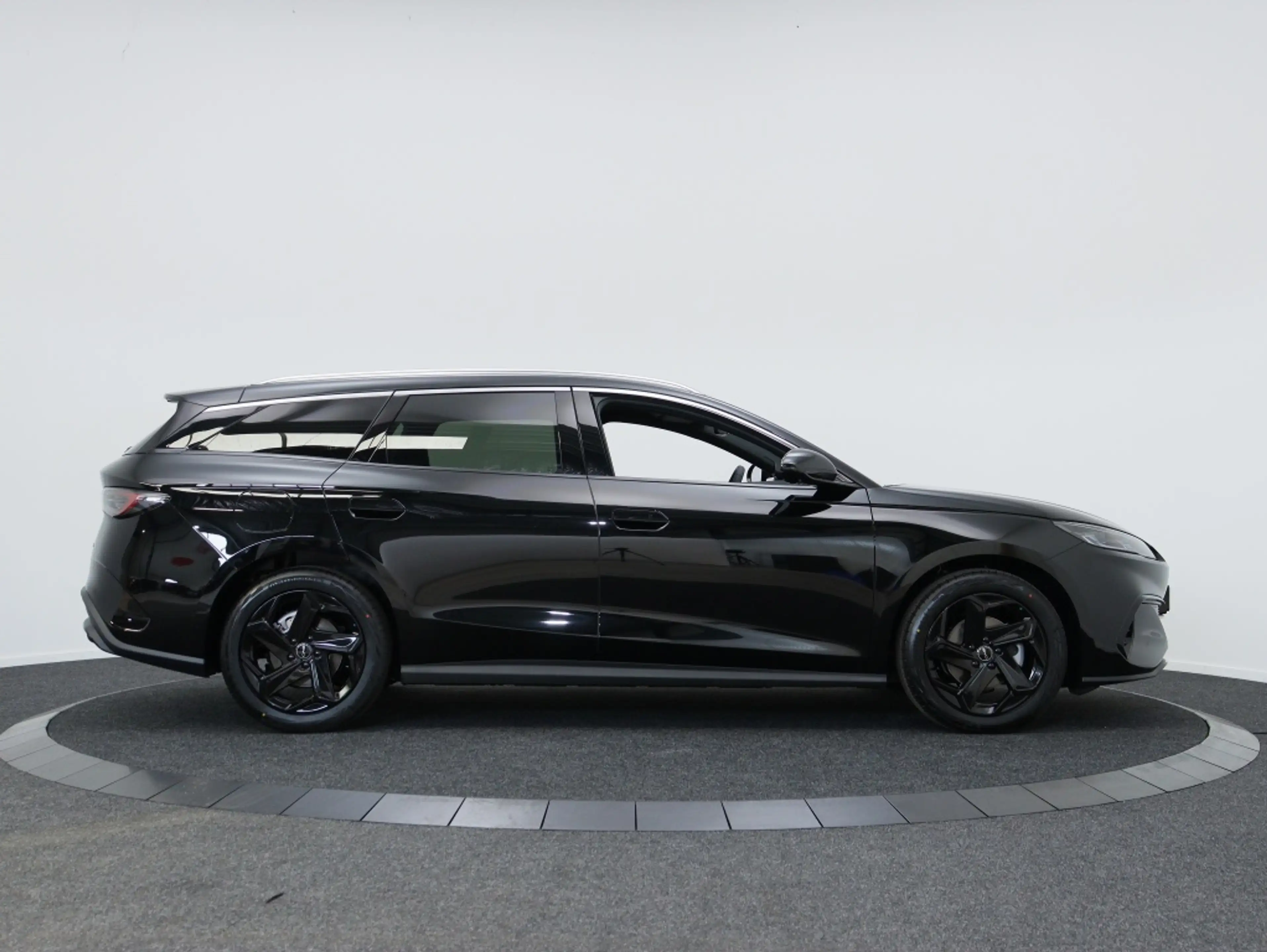 BYD Seal 6 Touring 1.5 DM-i Comfort | Panoramadak | Private L — photo 11