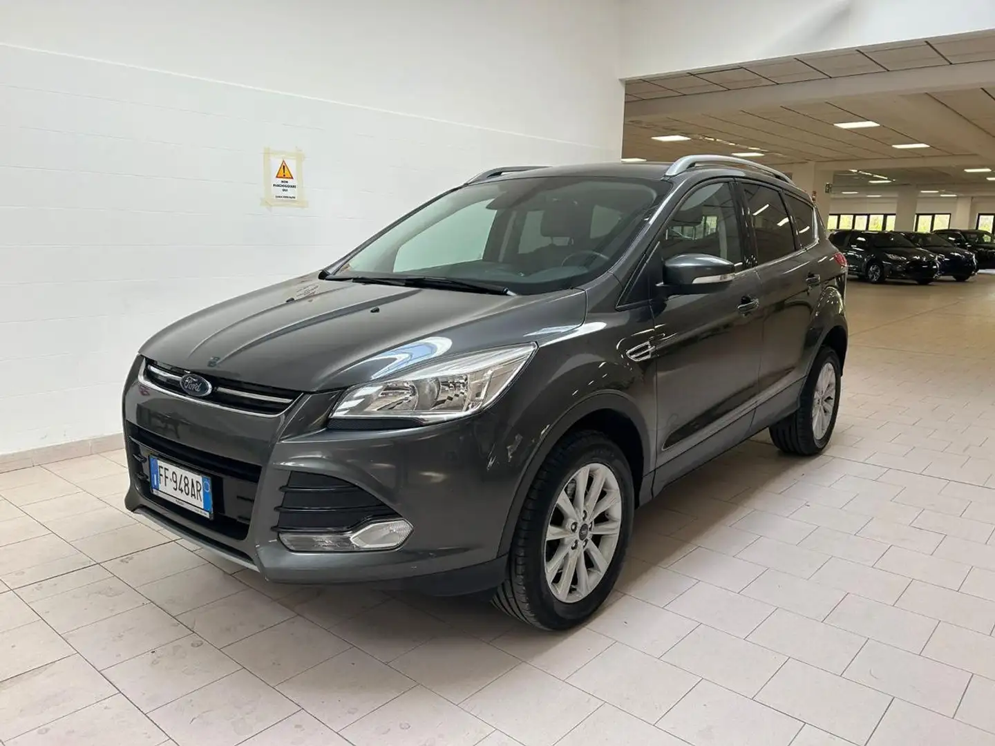 Ford Kuga 2.0 TDCI 150 CV S&S 4WD Powershift Titanium Grijs - 1