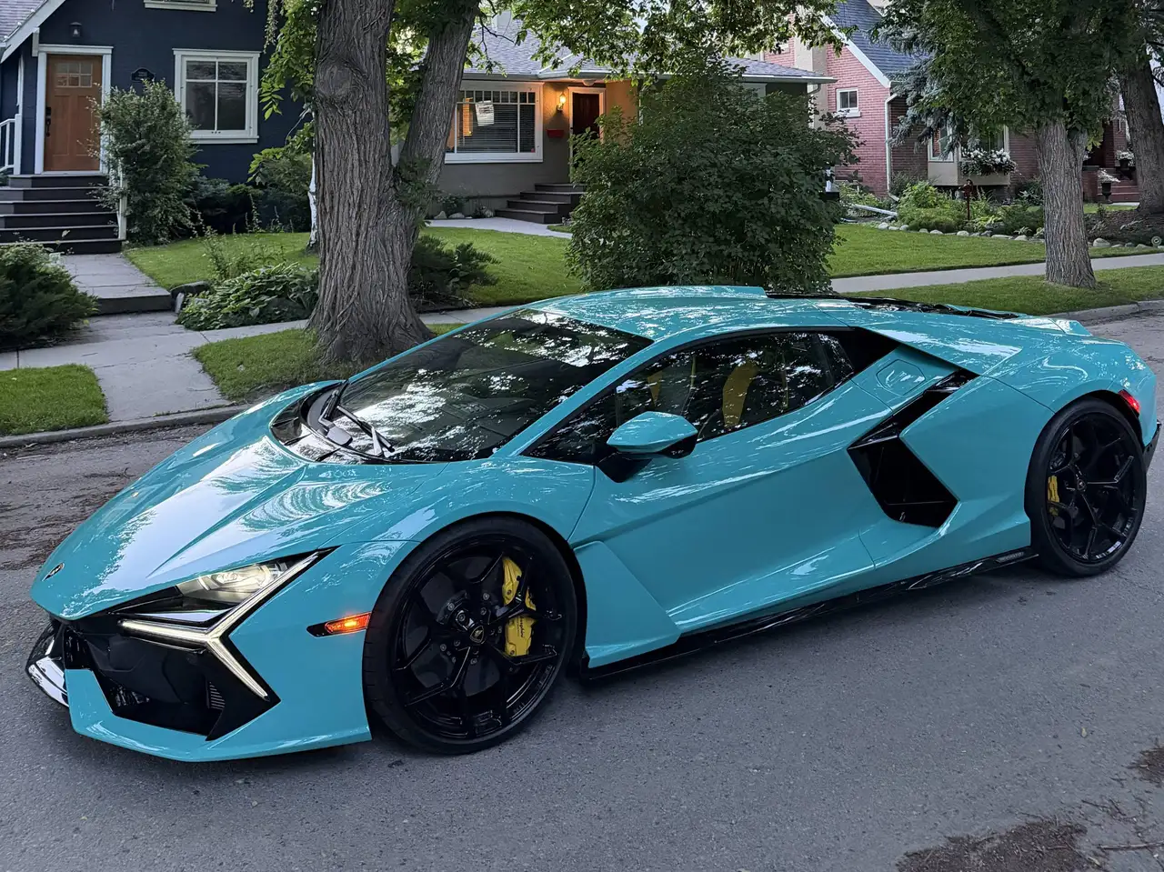 Lamborghini Revuelto снимка Lamborghini Revuelto