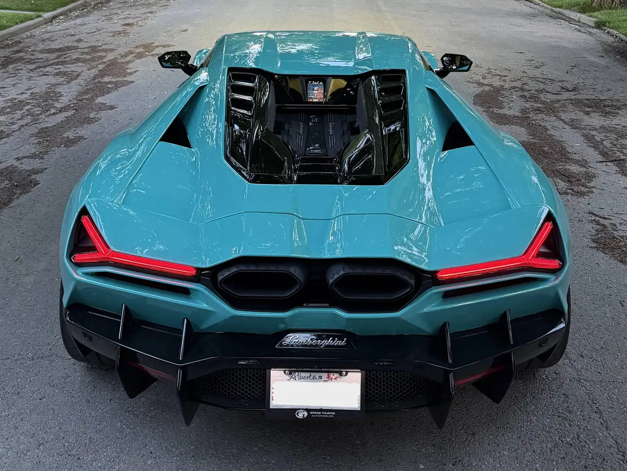 Lamborghini Revuelto снимка Lamborghini Revuelto