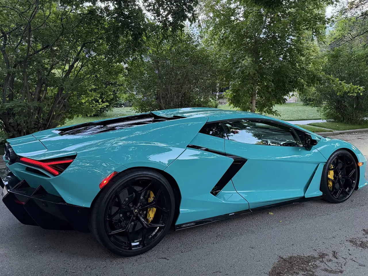 Lamborghini Revuelto снимка Lamborghini Revuelto