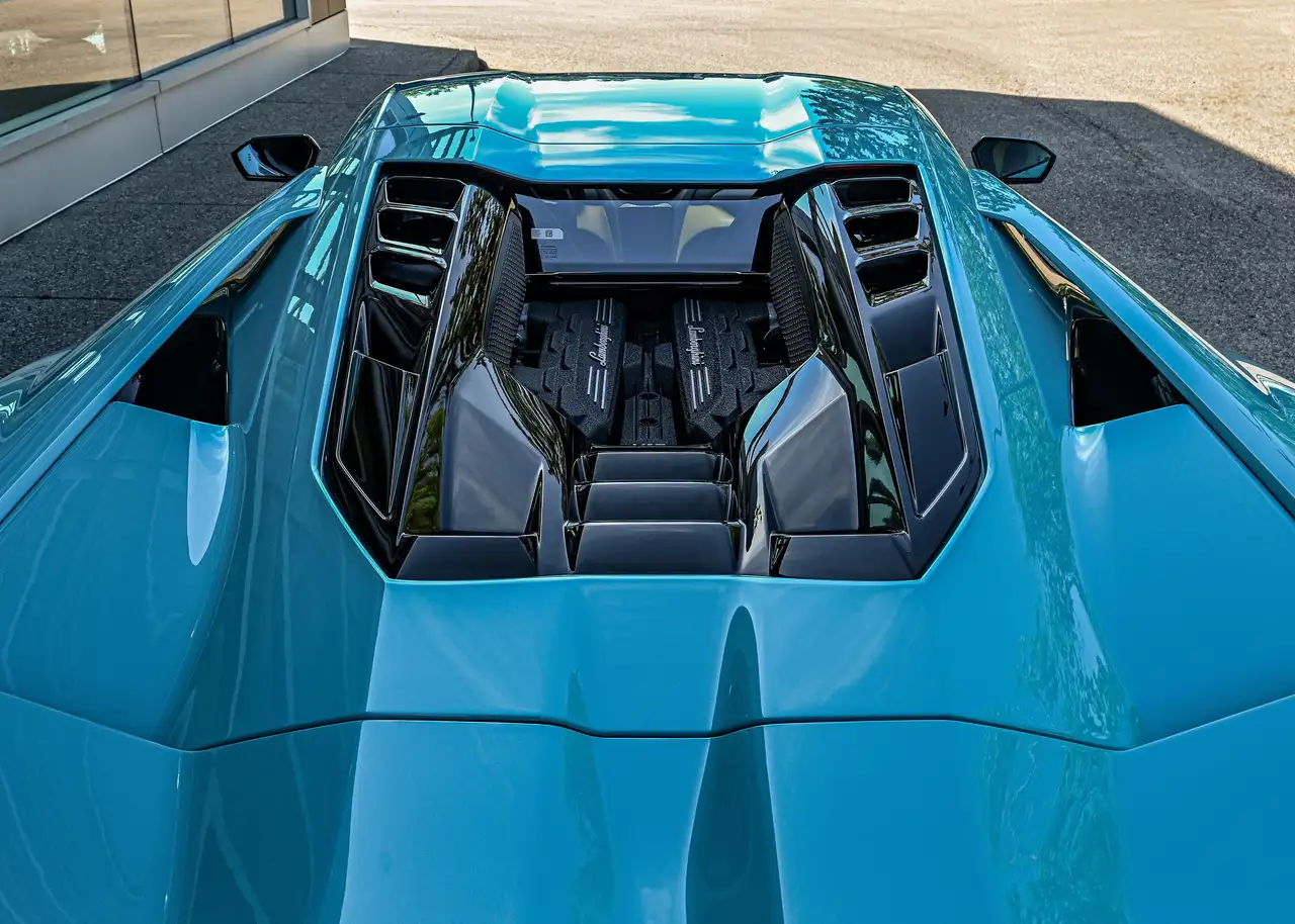 Lamborghini Revuelto снимка Lamborghini Revuelto