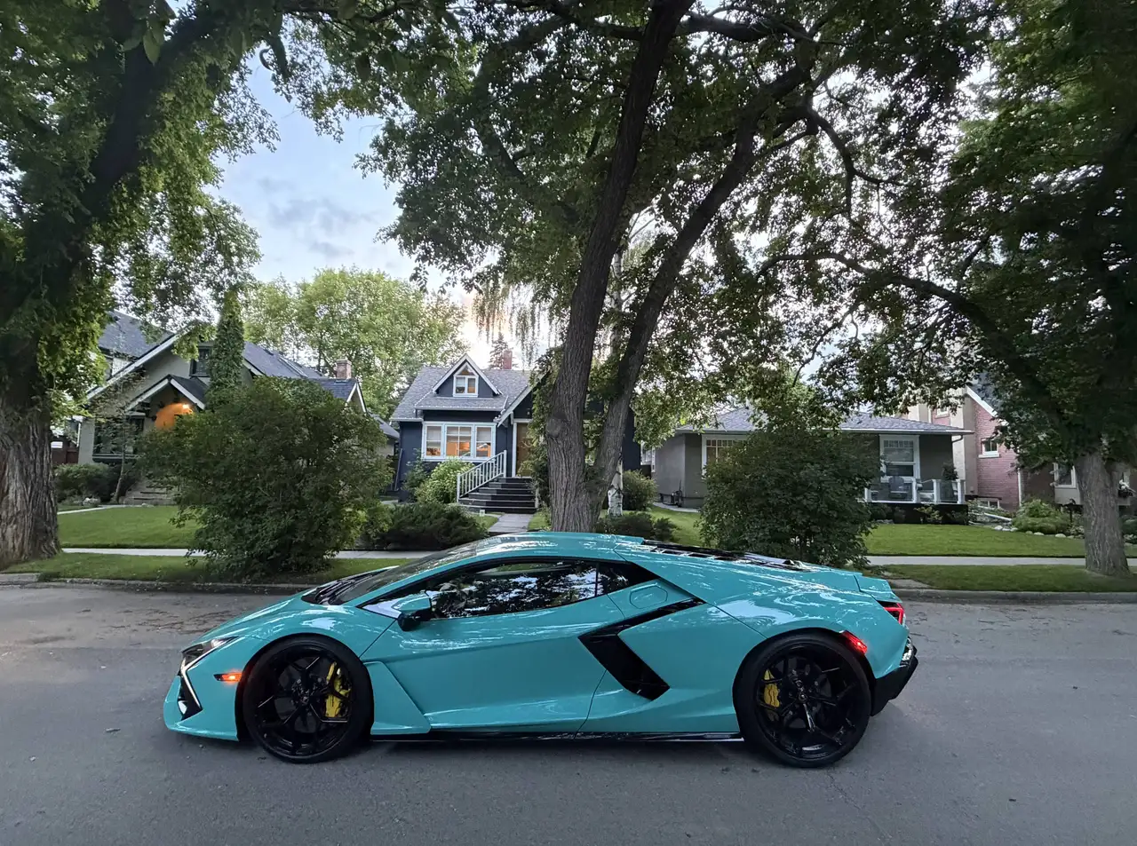 Lamborghini Revuelto снимка Lamborghini Revuelto
