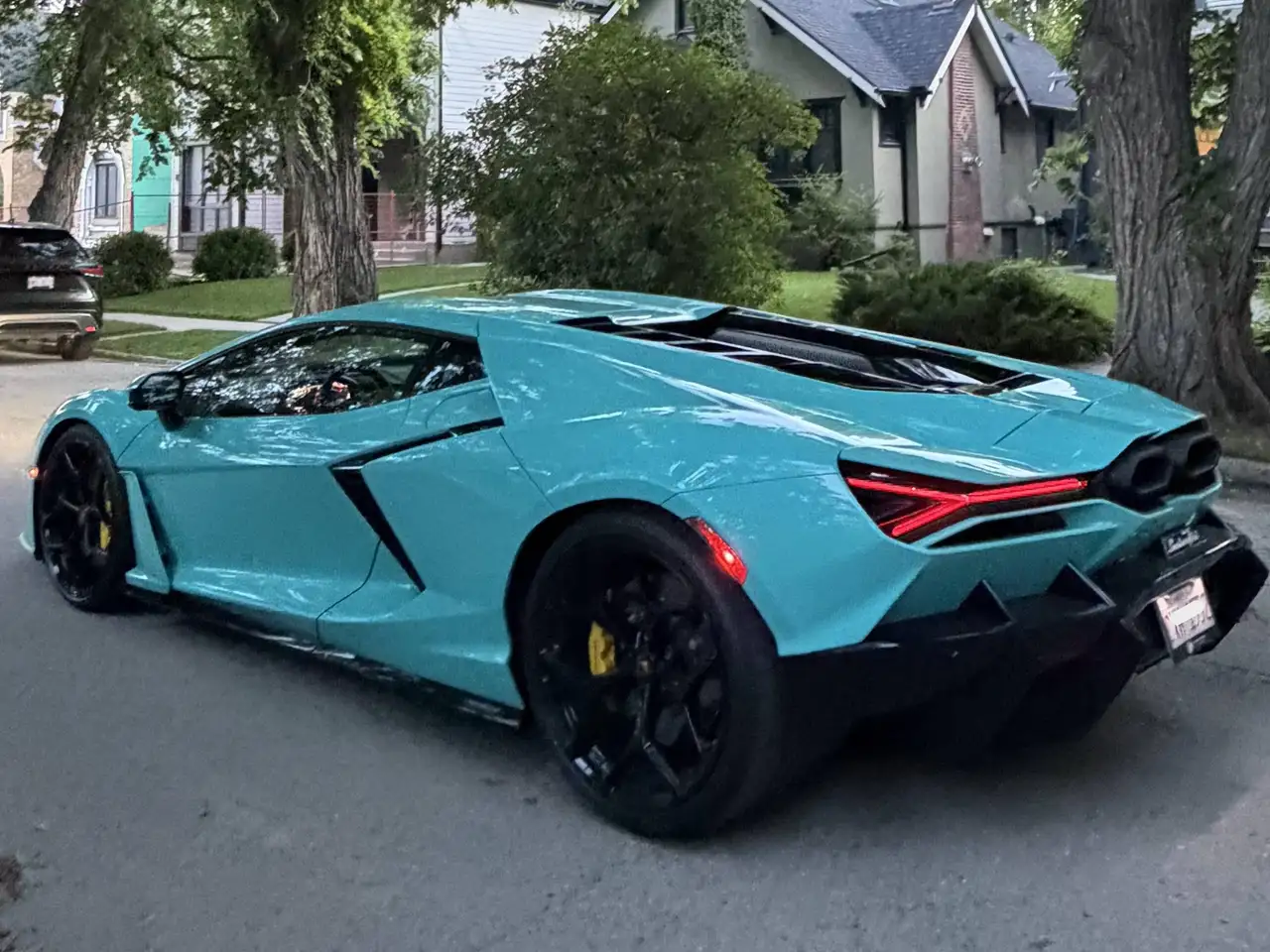Lamborghini Revuelto снимка Lamborghini Revuelto