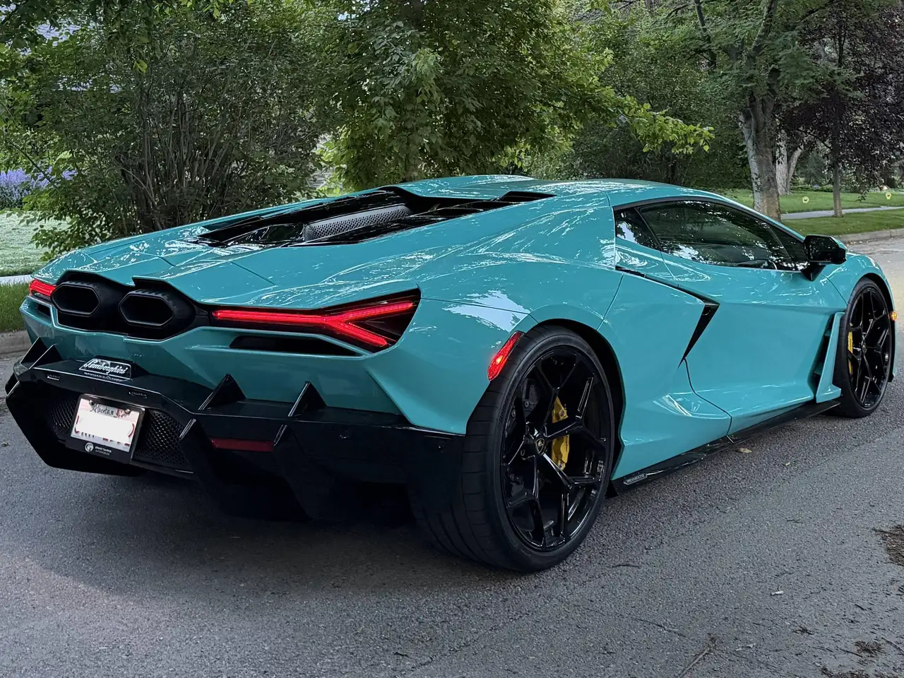 Lamborghini Revuelto снимка Lamborghini Revuelto