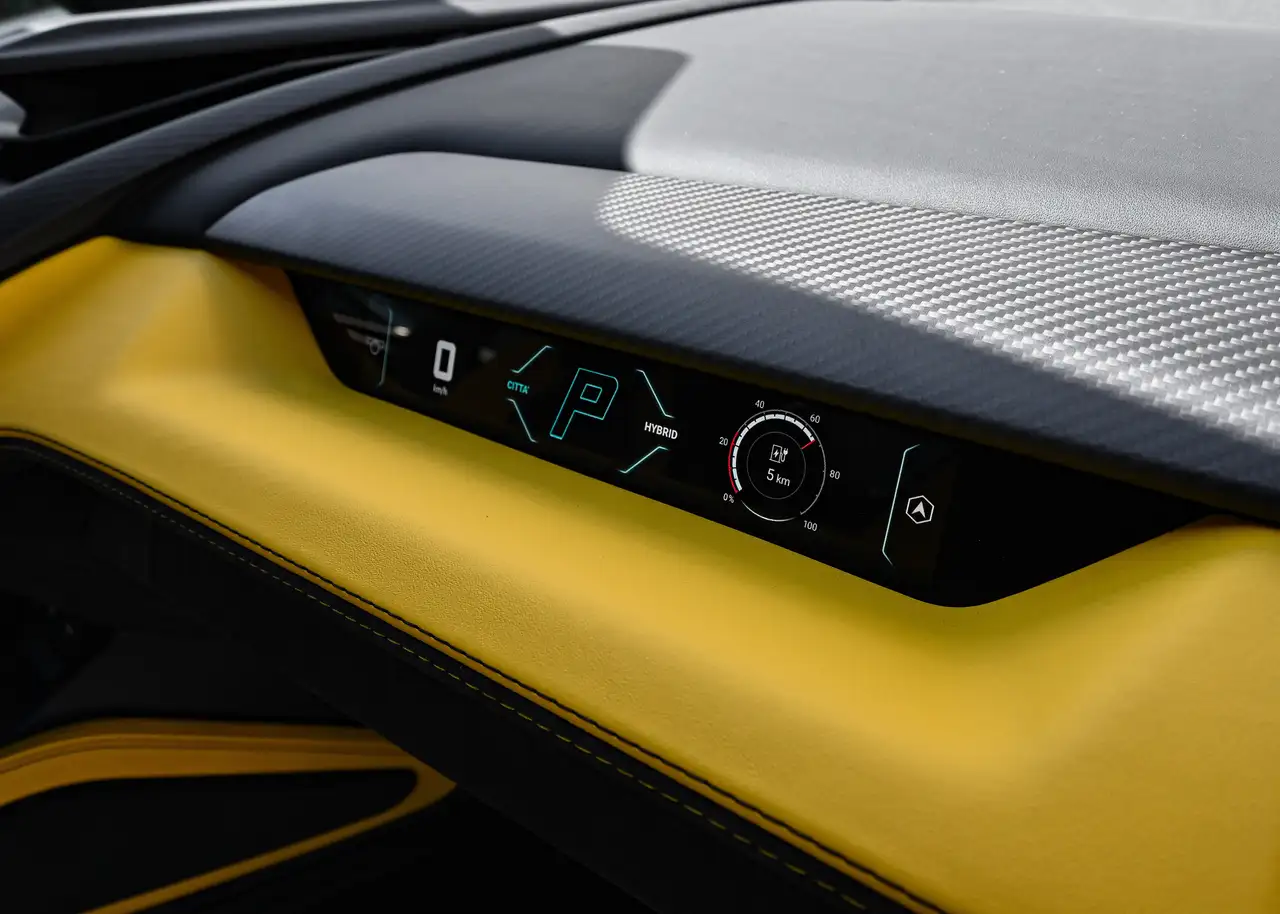 Lamborghini Revuelto снимка Lamborghini Revuelto