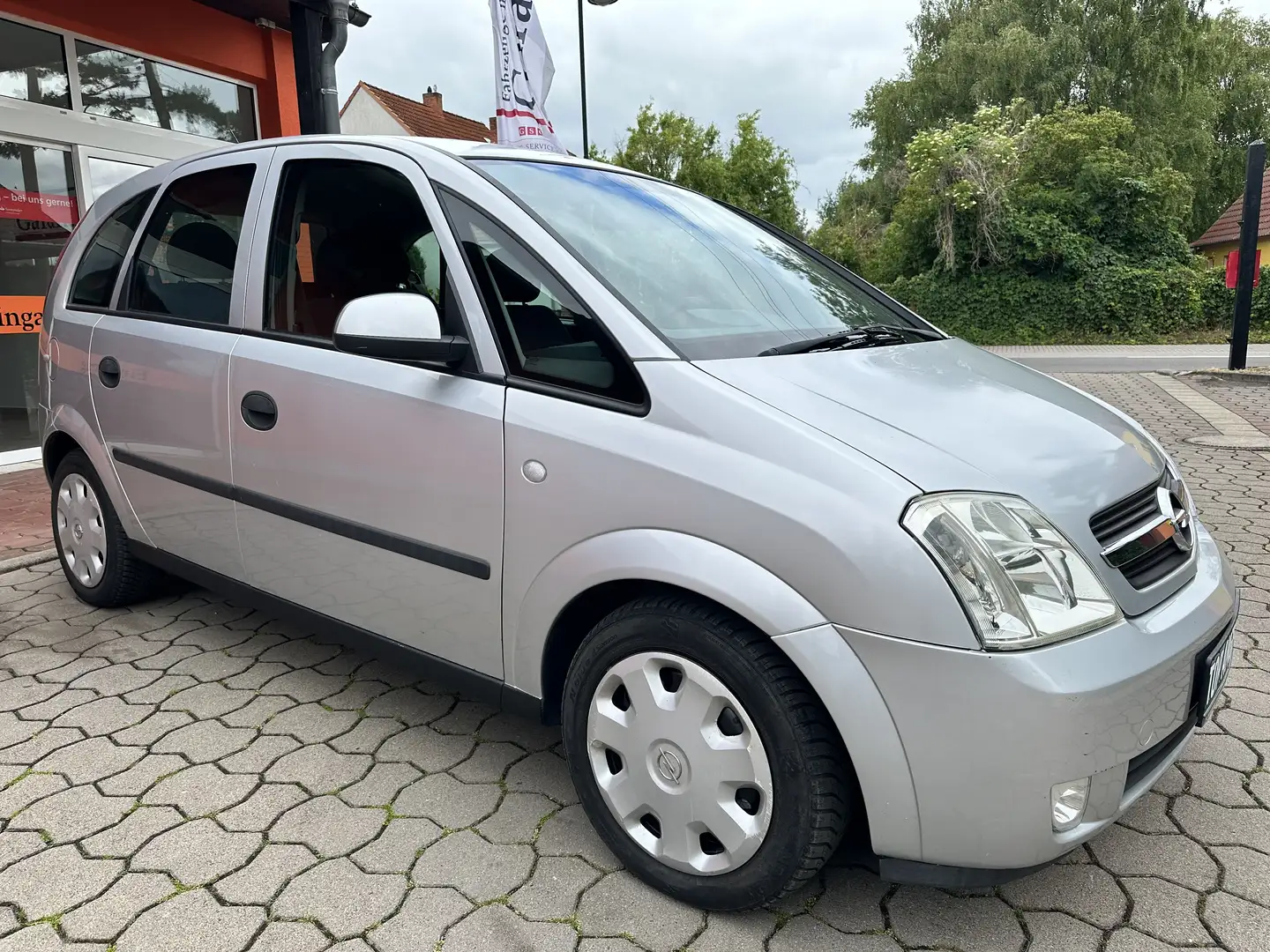Opel Meriva 1.8 16V Enjoy * Neuer Tüv und Service * Grau - 1