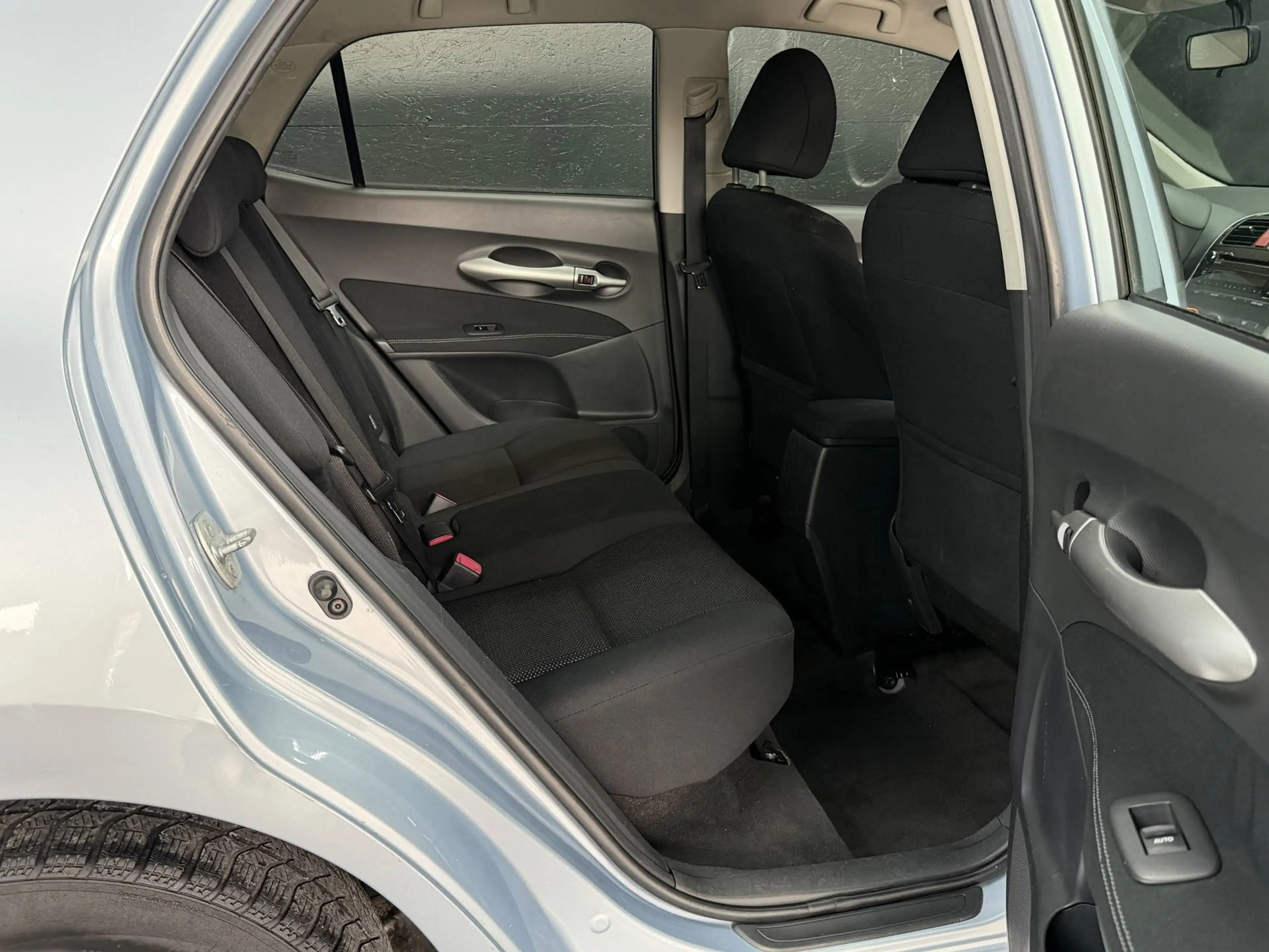 Toyota Auris Auris HEV 1.8i HSD Premium CVT * AIRCO * CARNET COMPLET * GARANTIE ** — photo 15