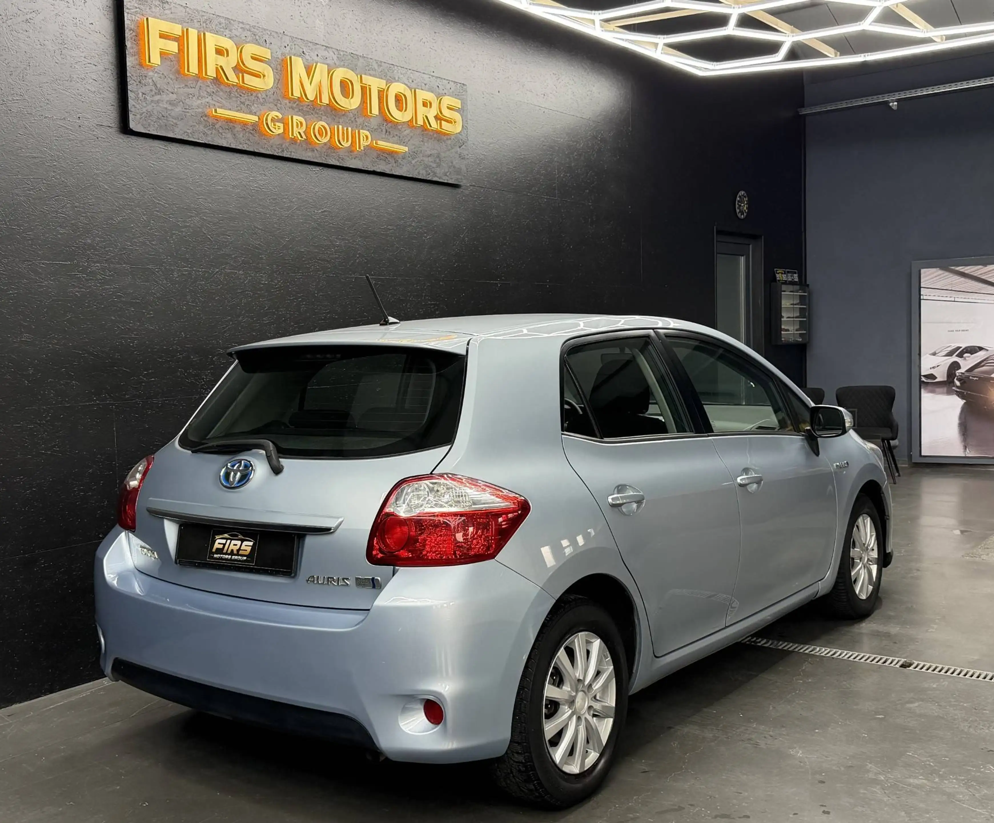 Toyota Auris Auris HEV 1.8i HSD Premium CVT * AIRCO * CARNET COMPLET * GARANTIE ** — photo 2
