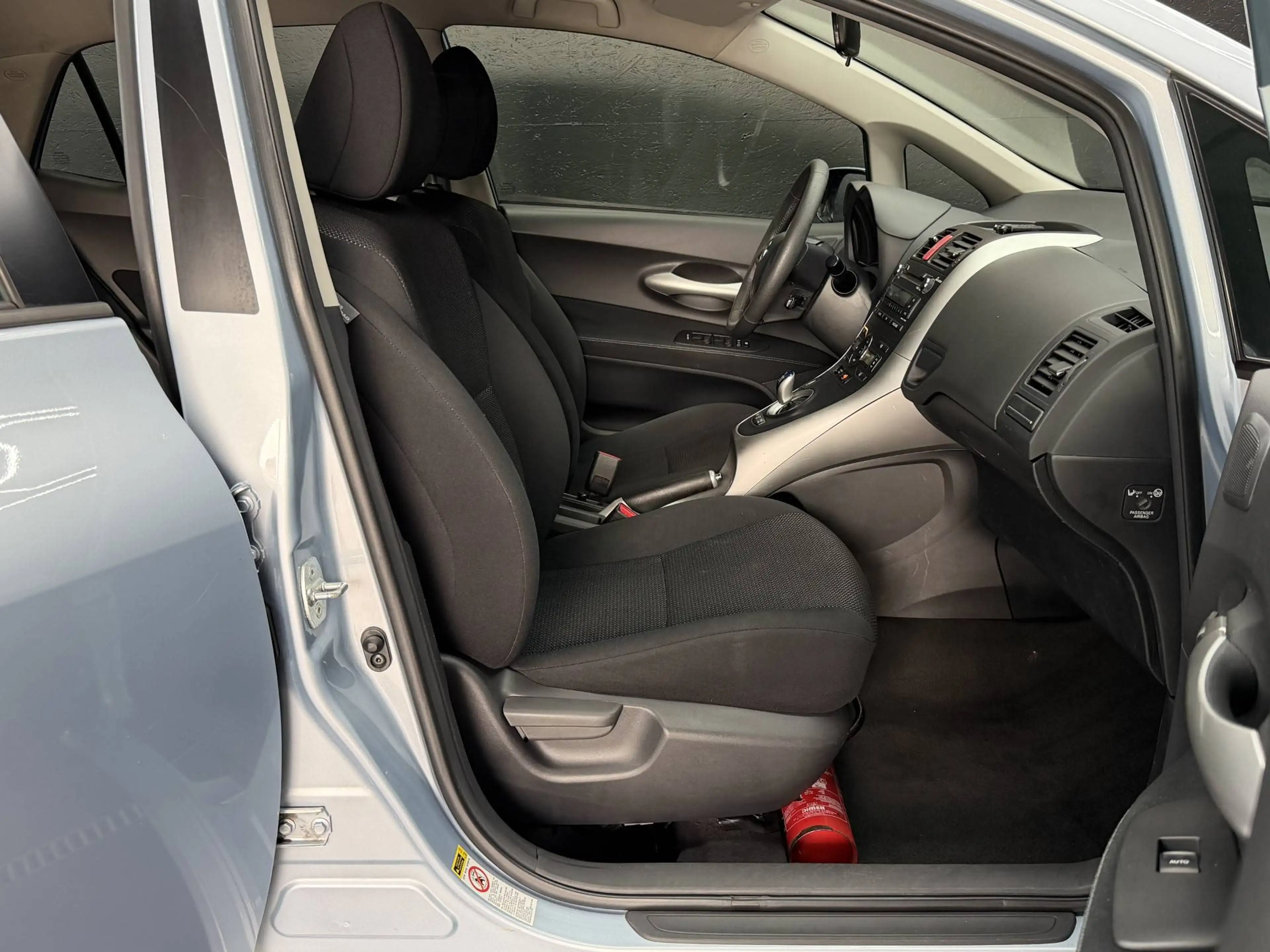 Toyota Auris Auris HEV 1.8i HSD Premium CVT * AIRCO * CARNET COMPLET * GARANTIE ** — photo 14