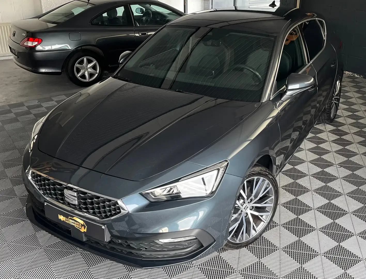 SEAT Leon 1.5eTSI Xcellence DSG 1er prop garantie 12 mois Gris - 2
