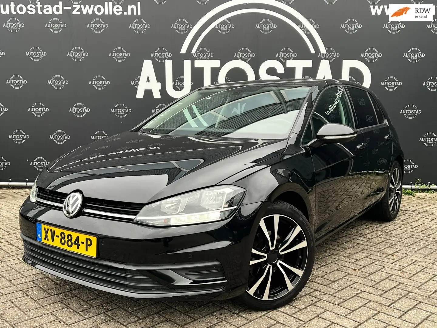 Volkswagen Golf 1.0 TSI Trendline APK / NAP / Navi / Airco / Elck. Zwart - 1