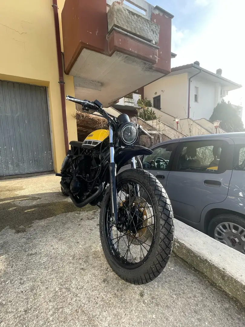Yamaha XV 250 Scrambler su base Virago Amarillo - 2