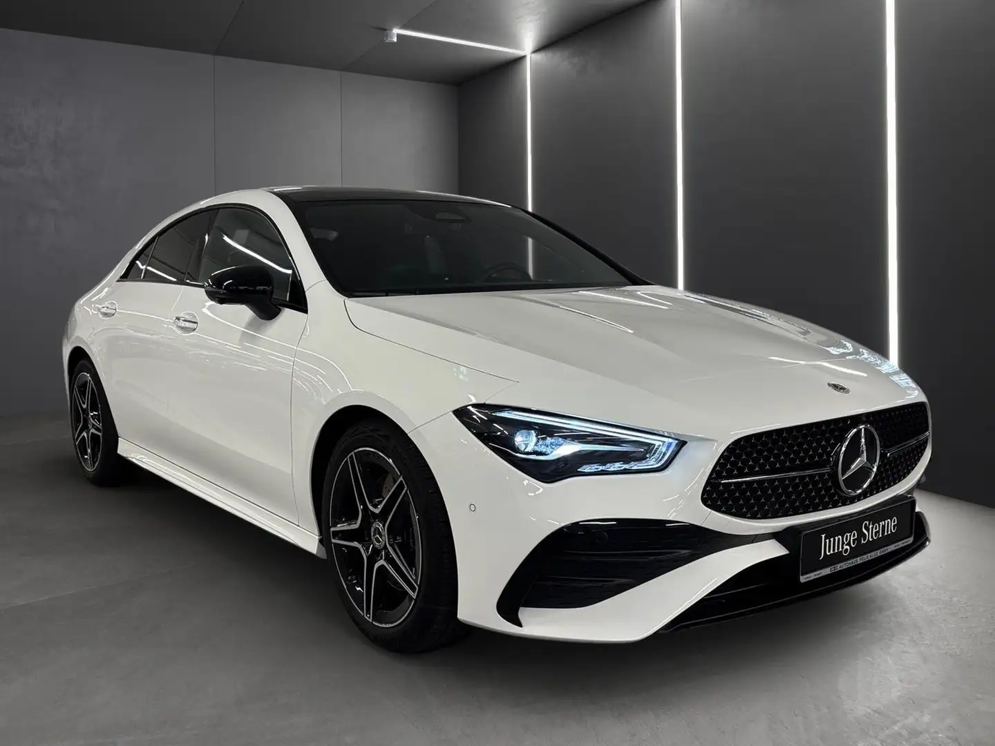 Mercedes-Benz CLA 200 AMG Prem *Pano*STDHZG*Distro*360°*Night* Weiß - 2