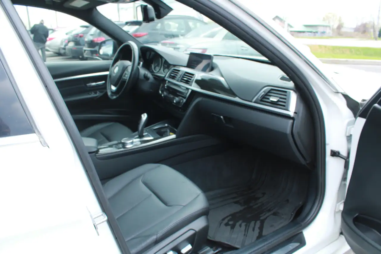 BMW 3 Series снимка BMW 3 Series