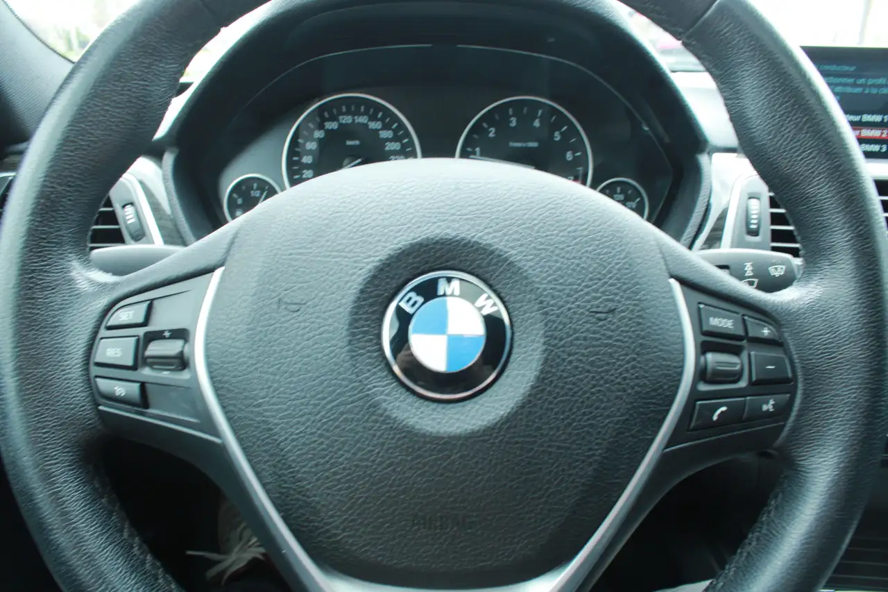 BMW 3 Series снимка BMW 3 Series