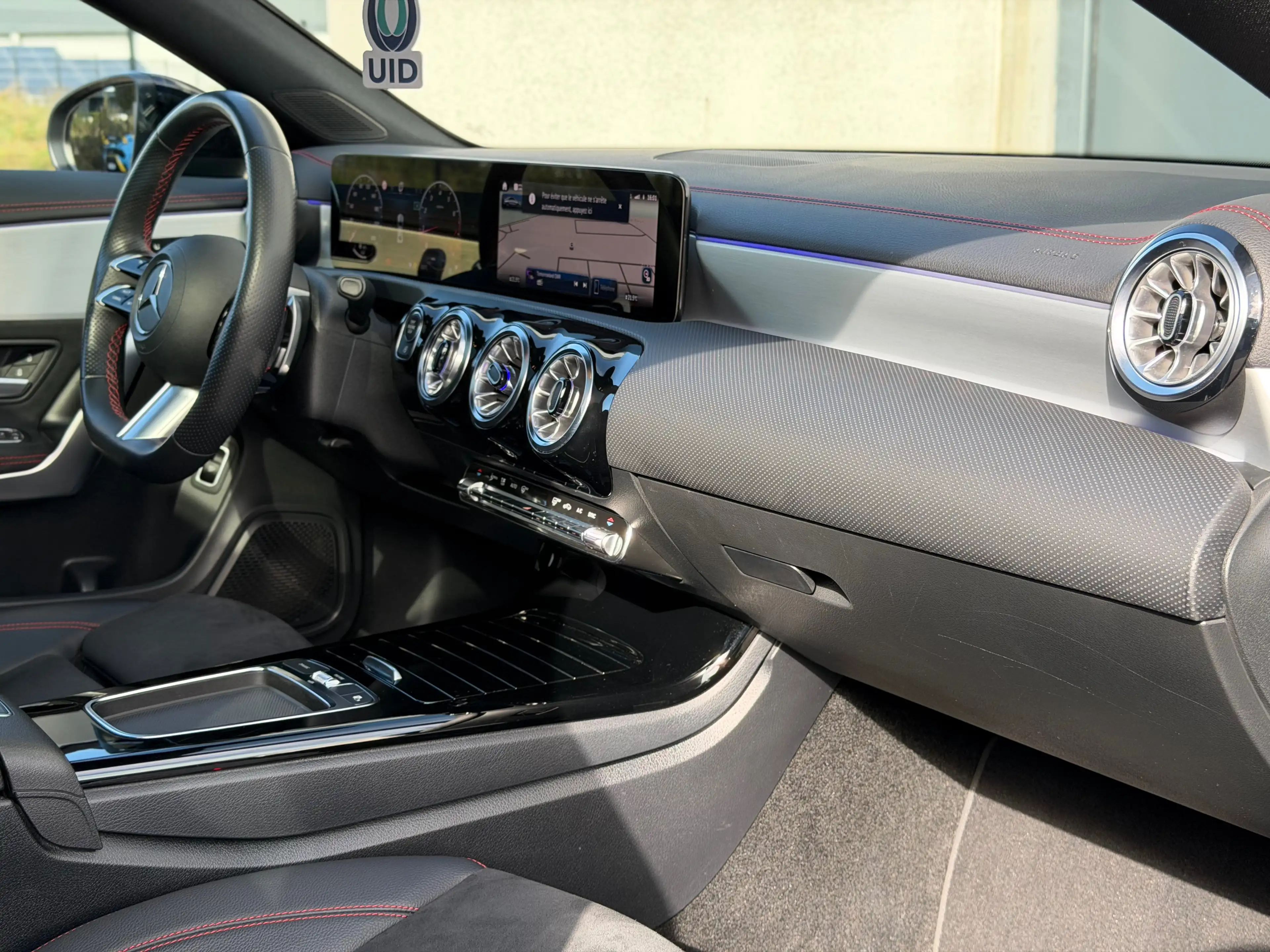 Mercedes-Benz CLA 200 e hybride AMG *Toit Pano/ Caméra/ Apple CarPlay/ LED* Garantie — photo 15