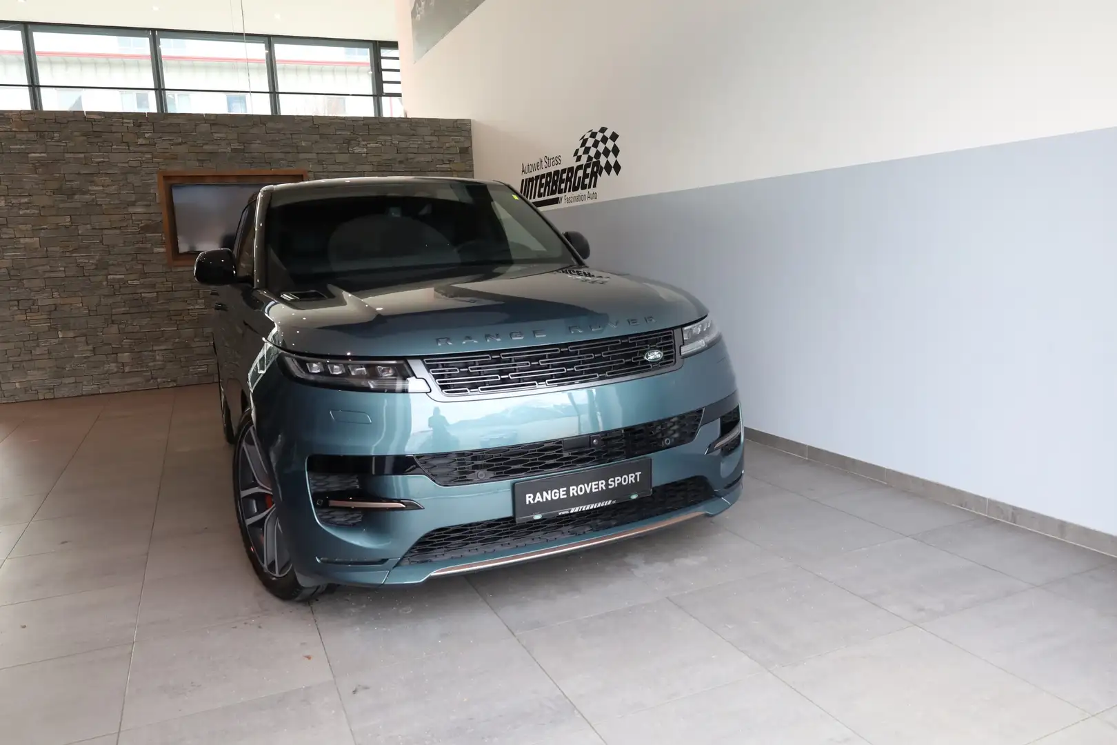 Land Rover Range Rover Sport D300 HSE Dynamic Grün - 2