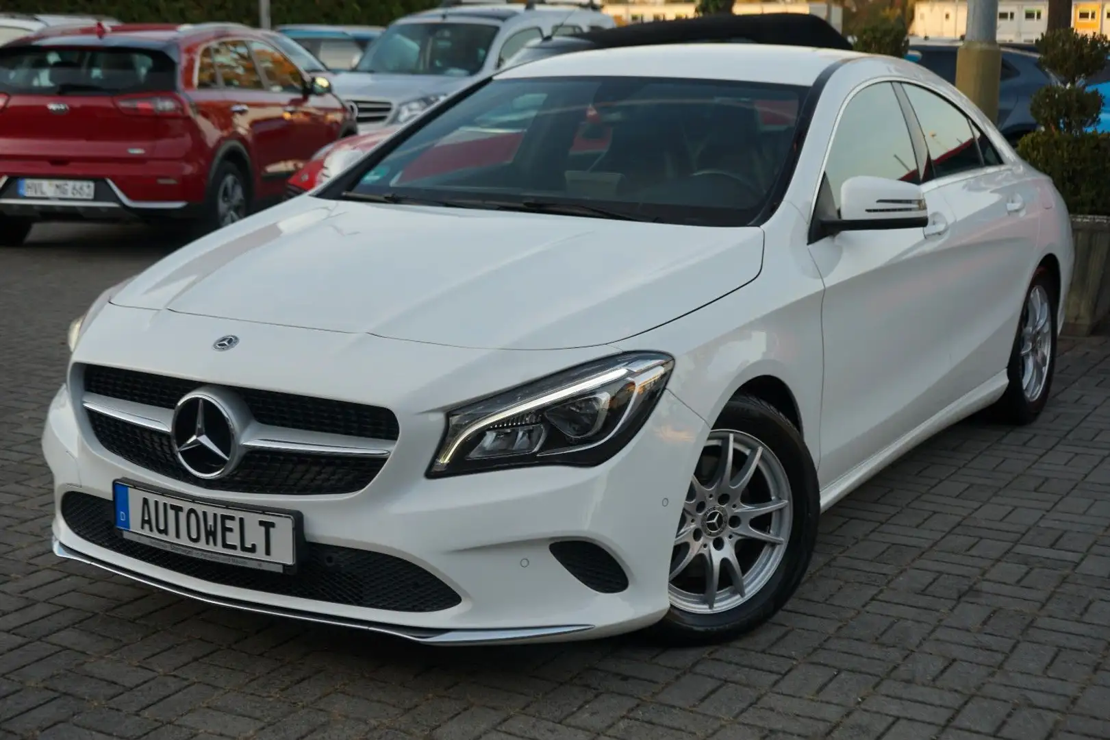 Mercedes-Benz CLA 180 Automatik Blanc - 1