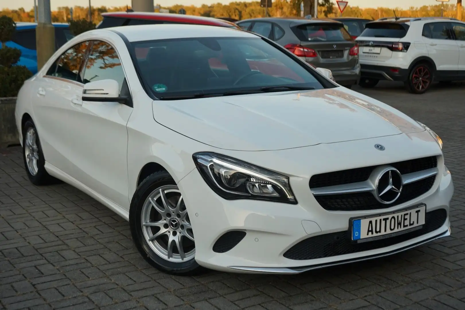 Mercedes-Benz CLA 180 Automatik Blanc - 2