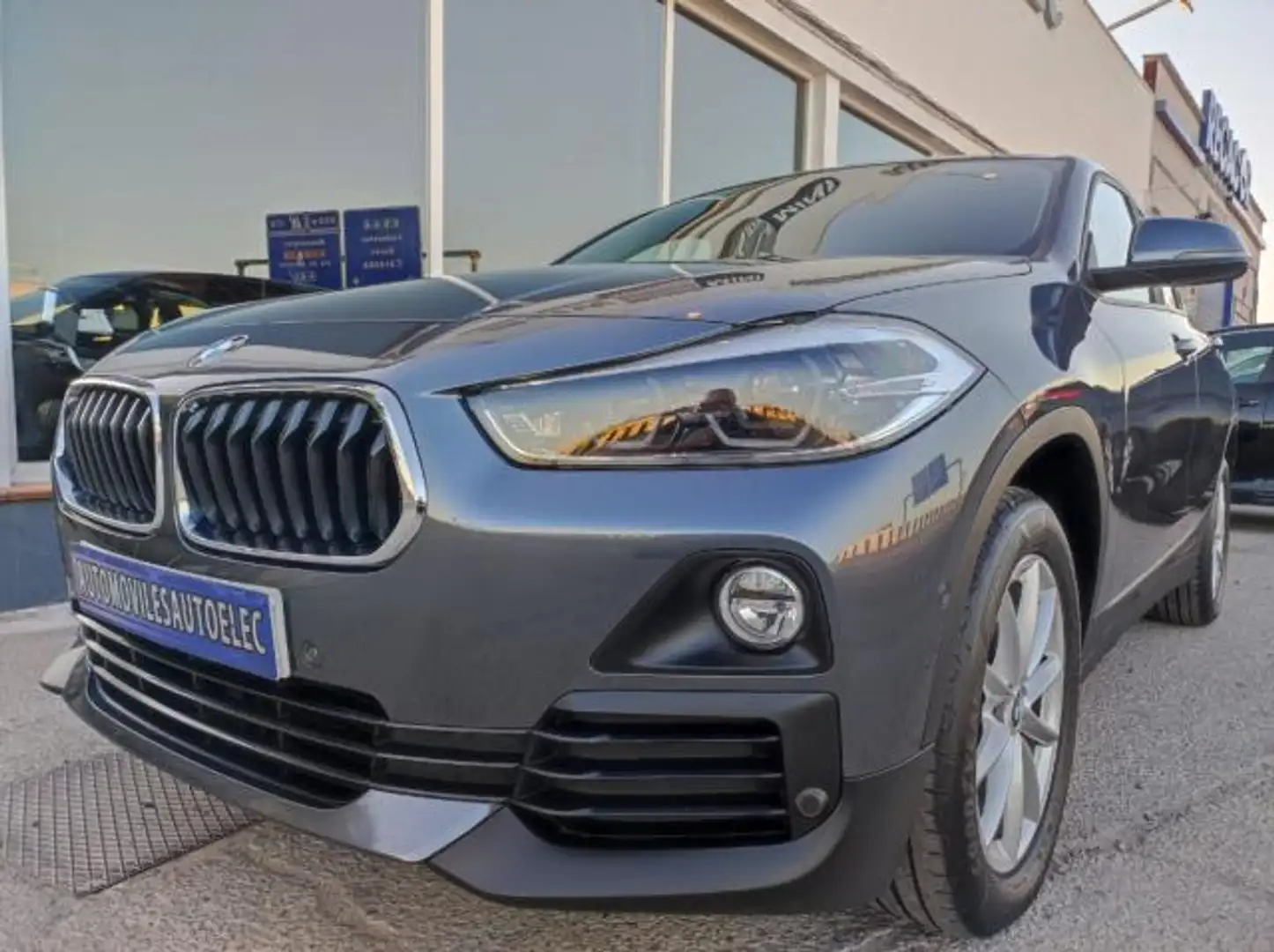 BMW X2 sDrive 18dA Gris - 1