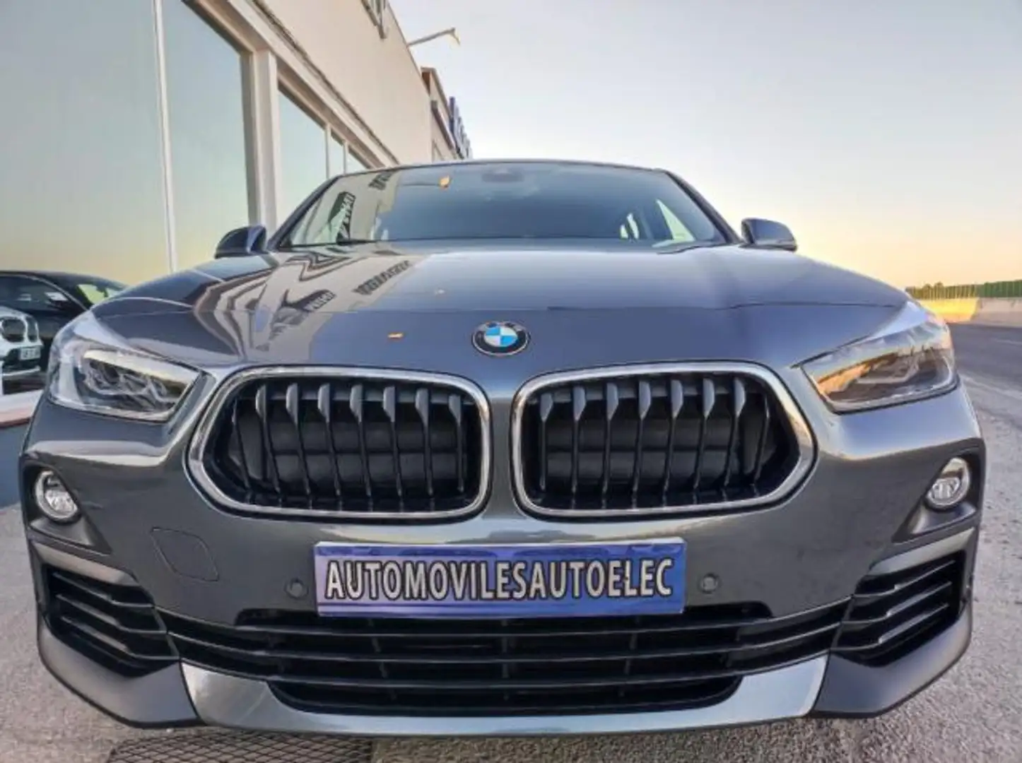 BMW X2 sDrive 18dA Gris - 2