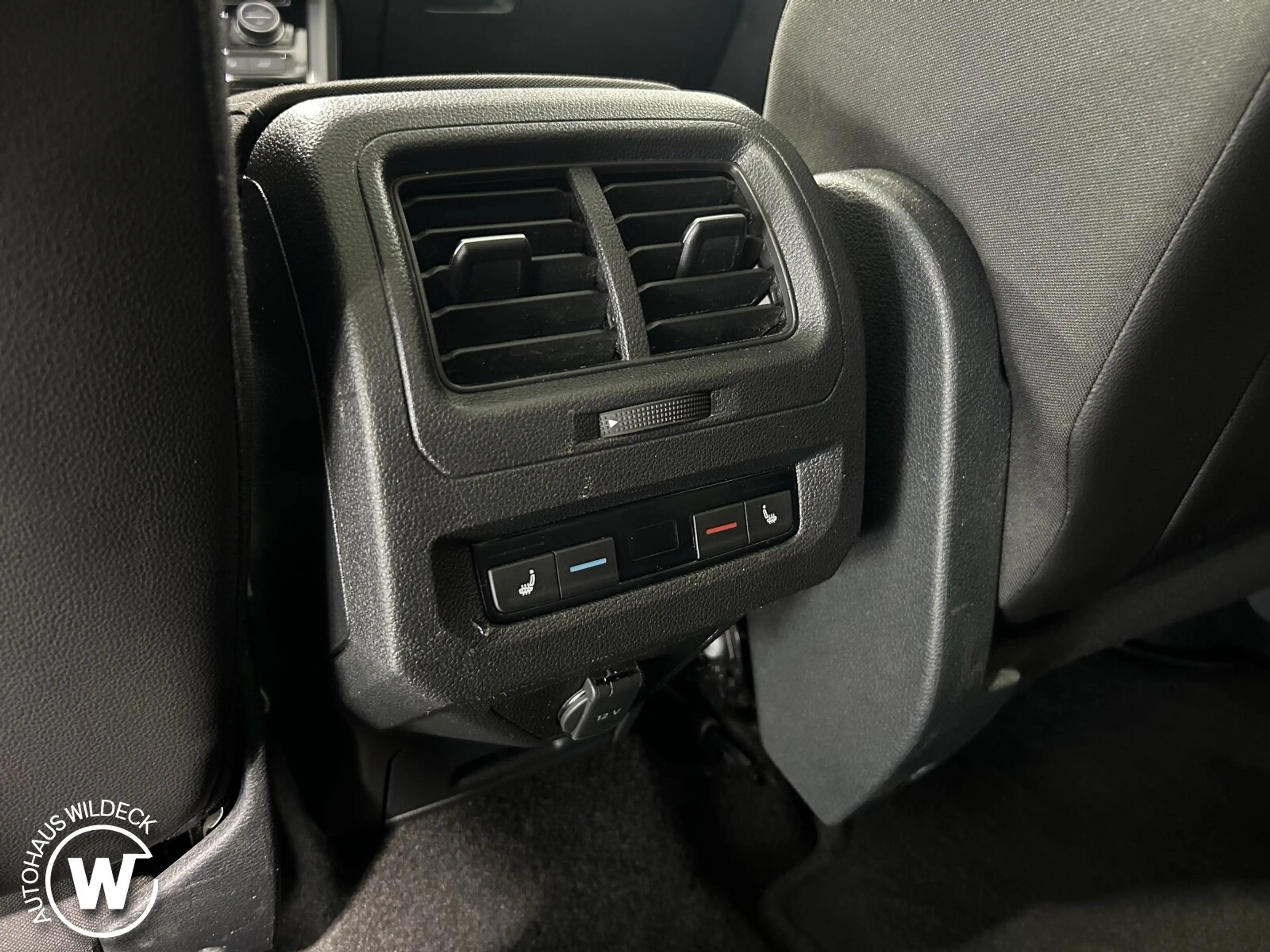 Volkswagen Touran Touran 2.0TDI DSG Highline Navi ACC Pano AHK Standh — photo 27
