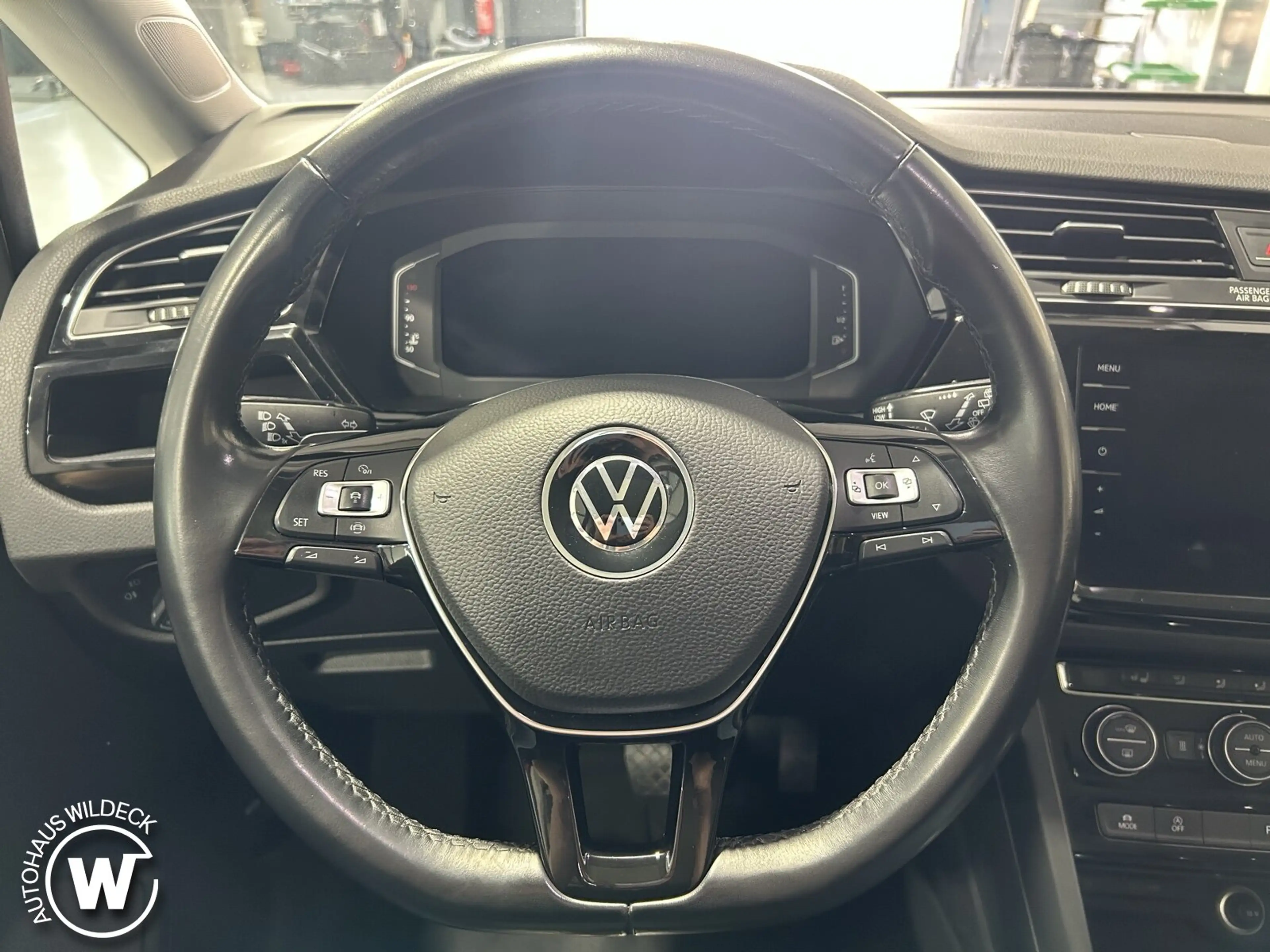 Volkswagen Touran Touran 2.0TDI DSG Highline Navi ACC Pano AHK Standh — photo 16