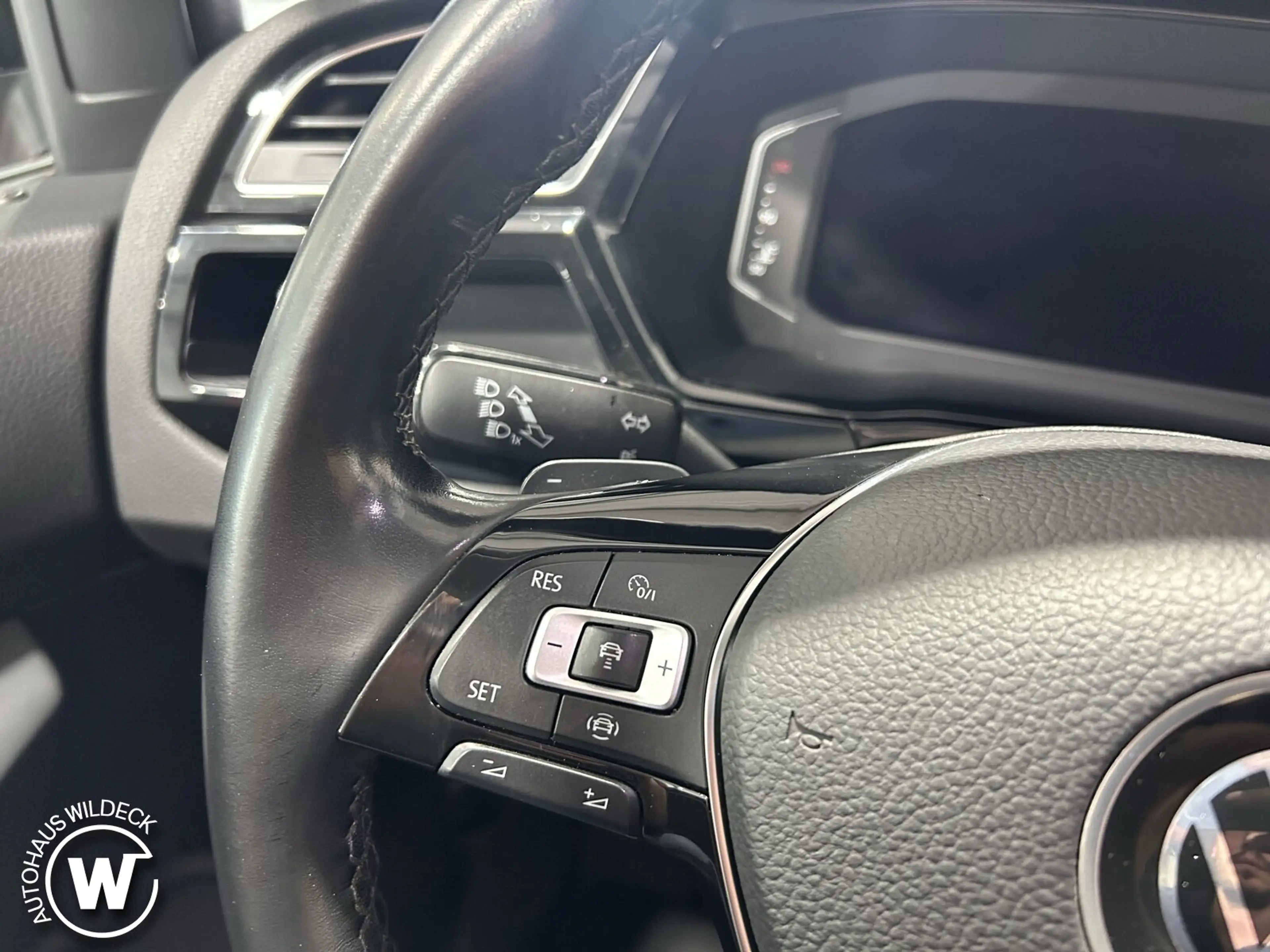 Volkswagen Touran Touran 2.0TDI DSG Highline Navi ACC Pano AHK Standh — photo 17