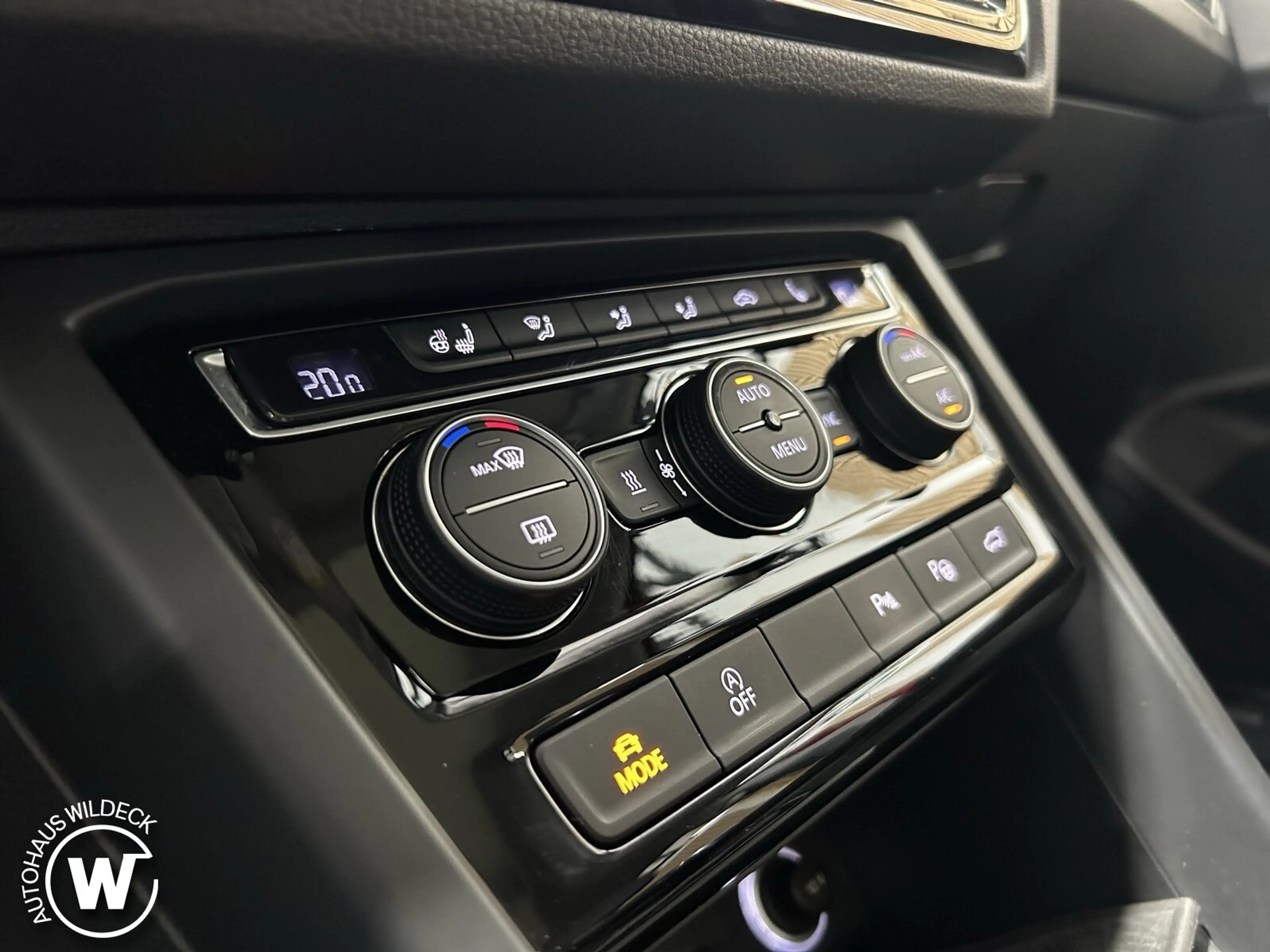 Volkswagen Touran Touran 2.0TDI DSG Highline Navi ACC Pano AHK Standh — photo 23