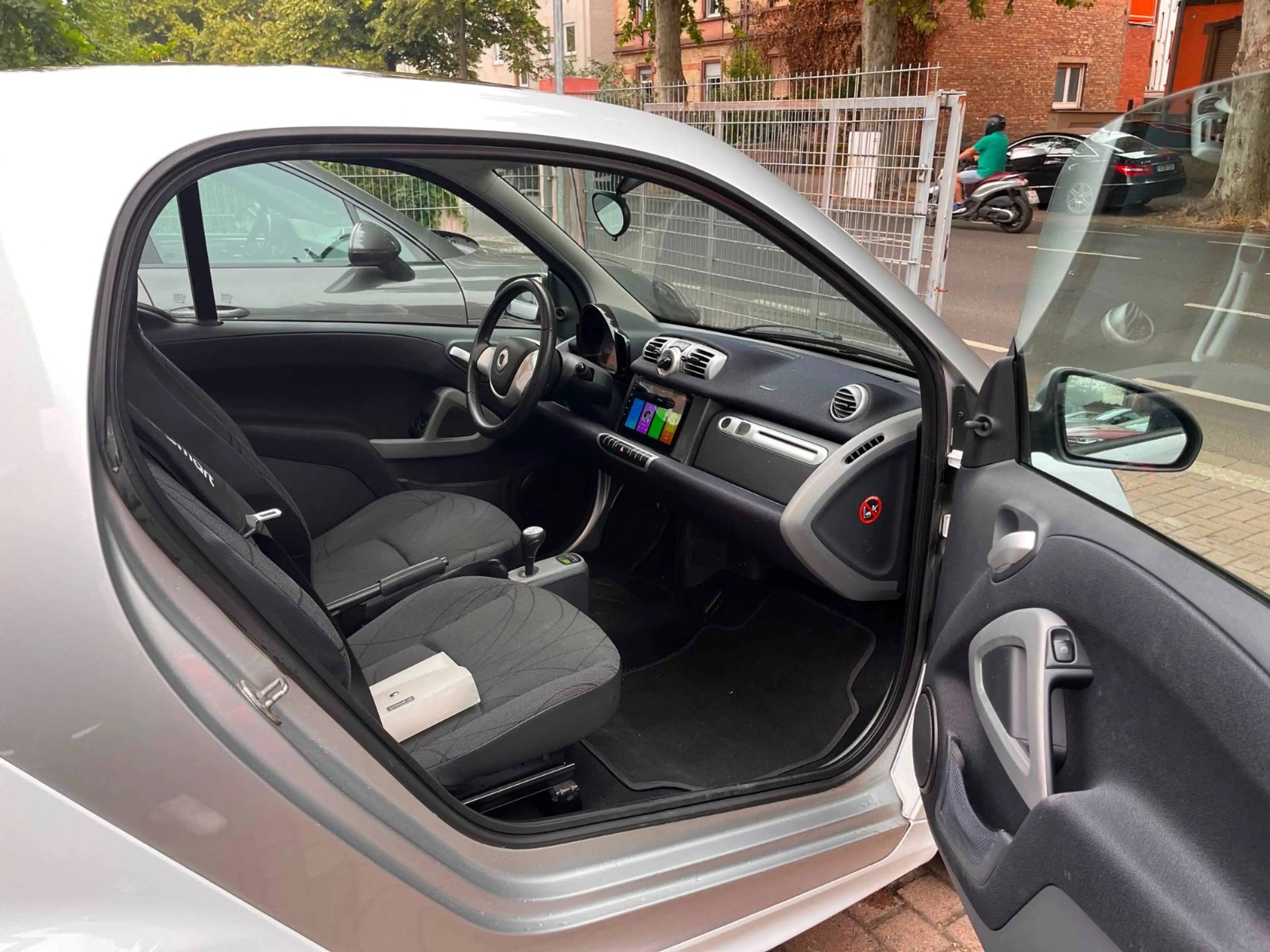 smart forTwo MHD coupe 52 kW Klima Navi — photo 13