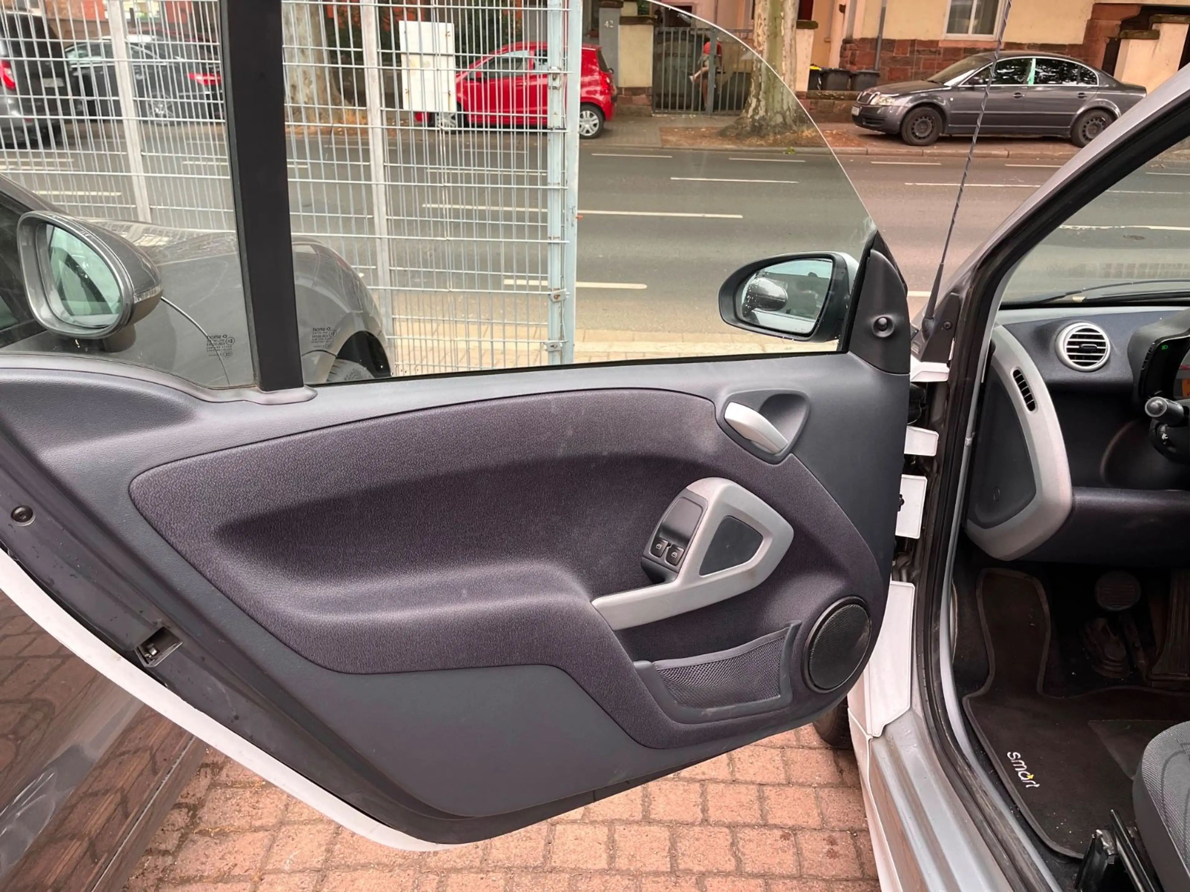 smart forTwo MHD coupe 52 kW Klima Navi — photo 9