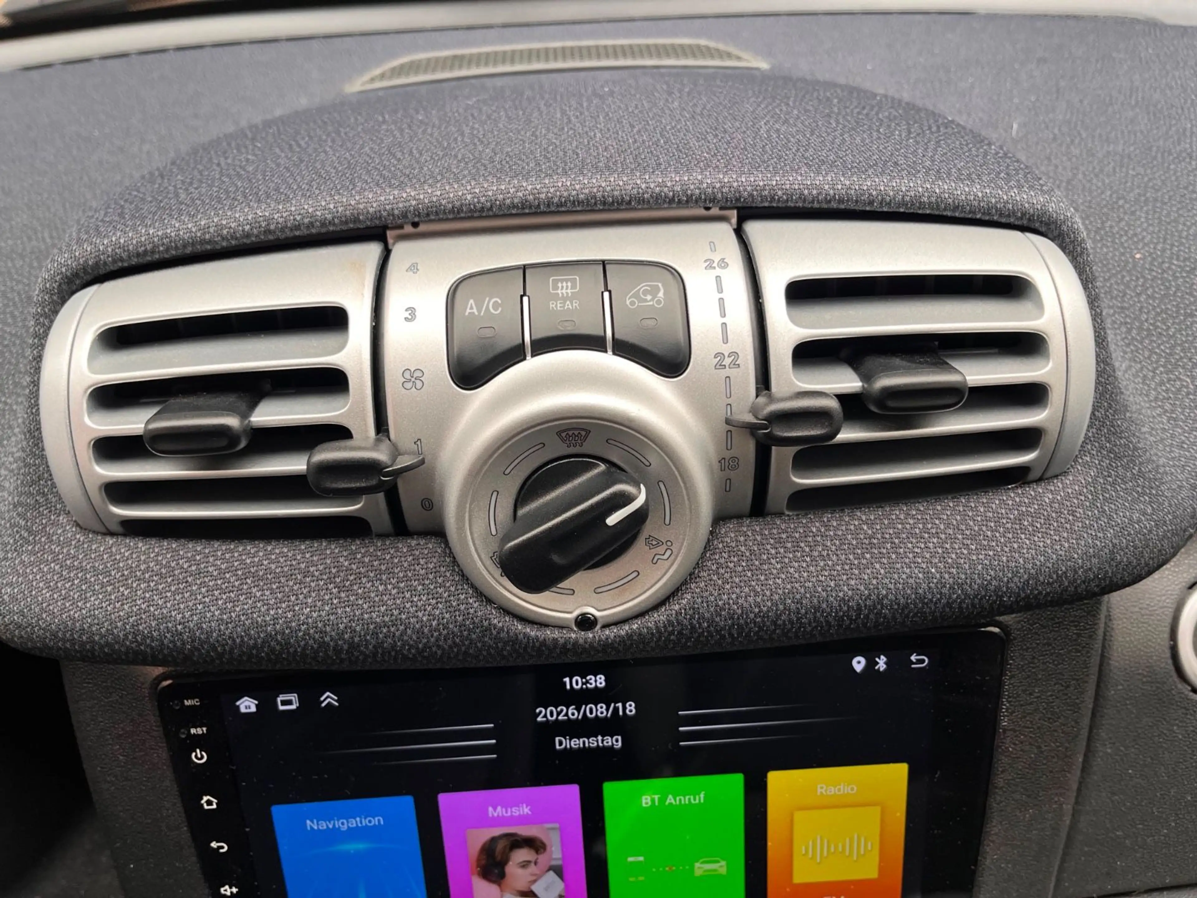 smart forTwo MHD coupe 52 kW Klima Navi — photo 10