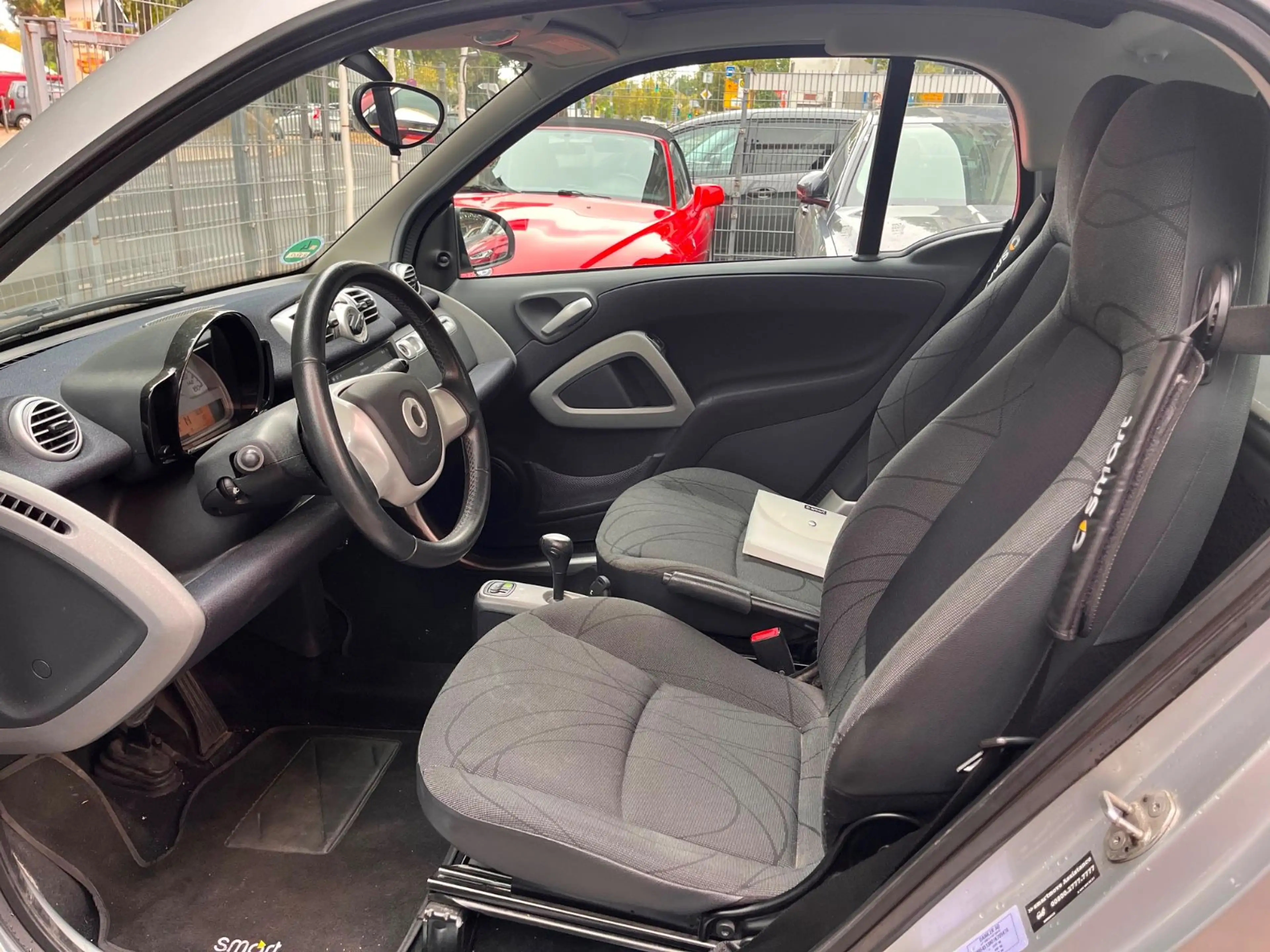 smart forTwo MHD coupe 52 kW Klima Navi — photo 8