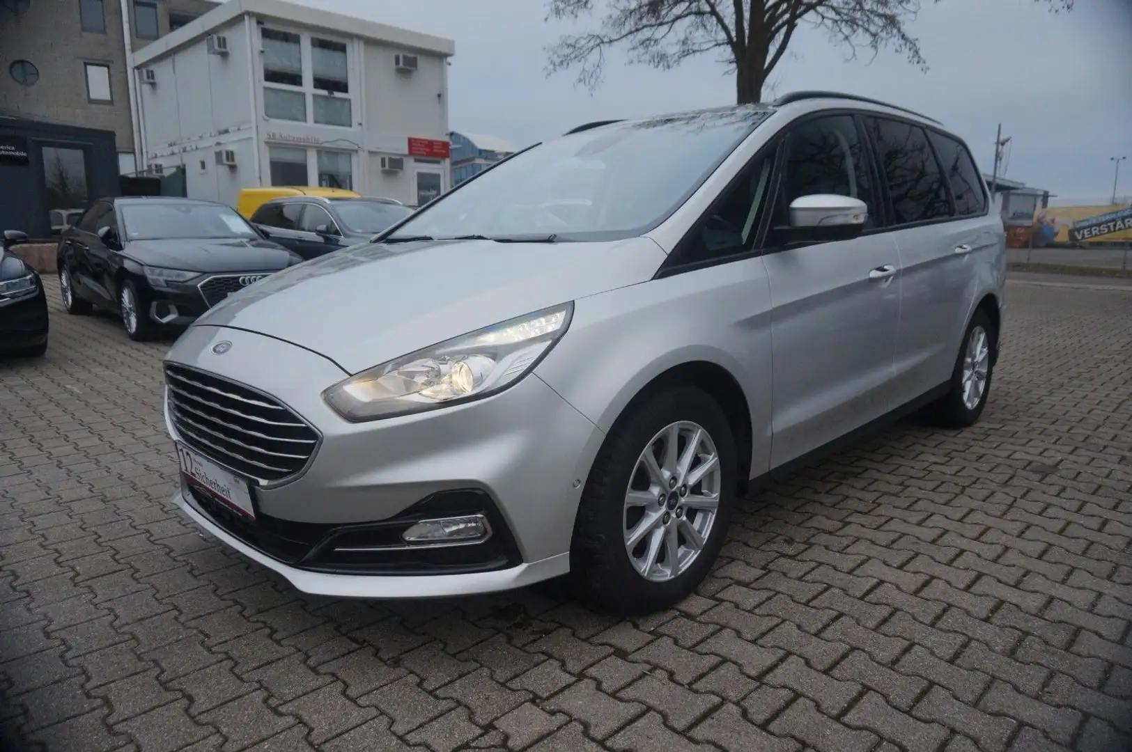 Ford Galaxy 2.0 EcoBlue Autm*AHK*7-SITZE*NAV*KAM*SHZG Argent - 1