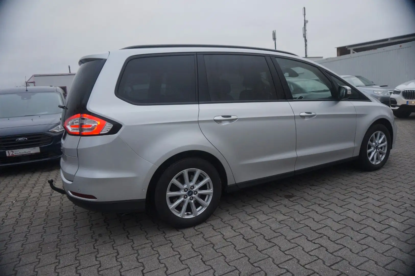 Ford Galaxy 2.0 EcoBlue Autm*AHK*7-SITZE*NAV*KAM*SHZG Argent - 2