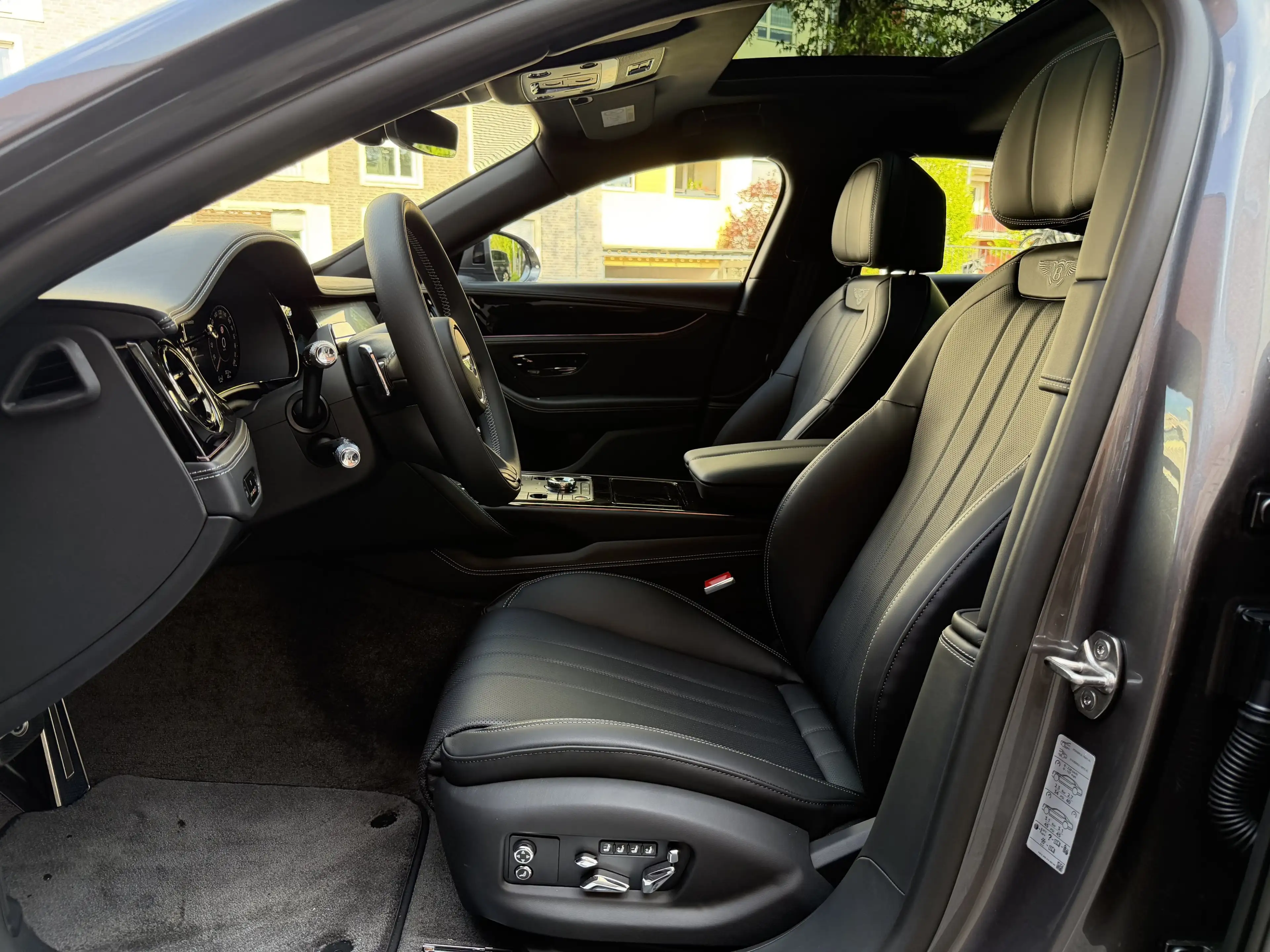 Bentley Flying Spur V8 Hybrid *B&O*Rotating* — photo 13