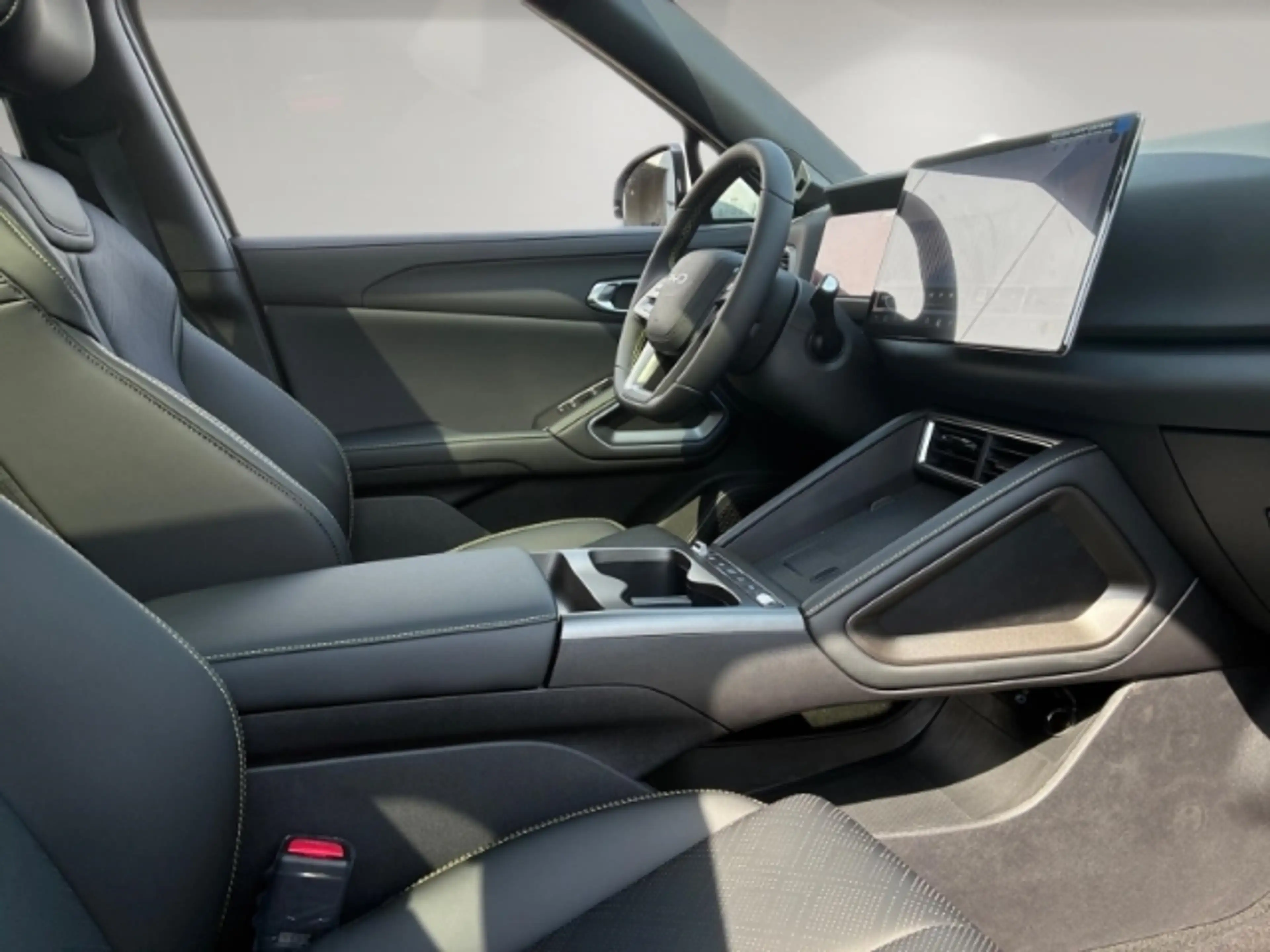 BYD Atto 2 DM-i 1.5 Boost (156 kW 212 PS) — photo 15