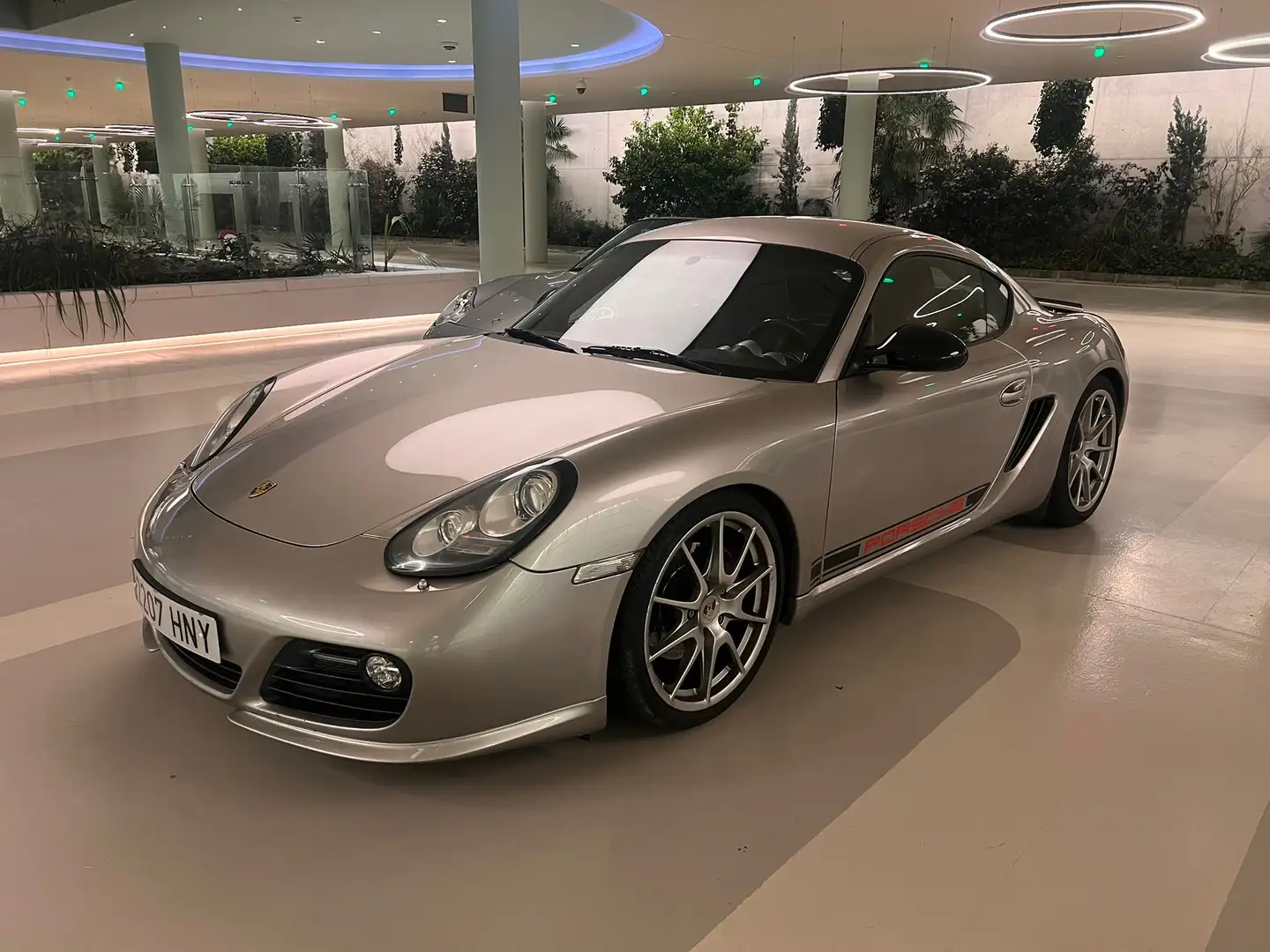 Porsche Cayman R - 1