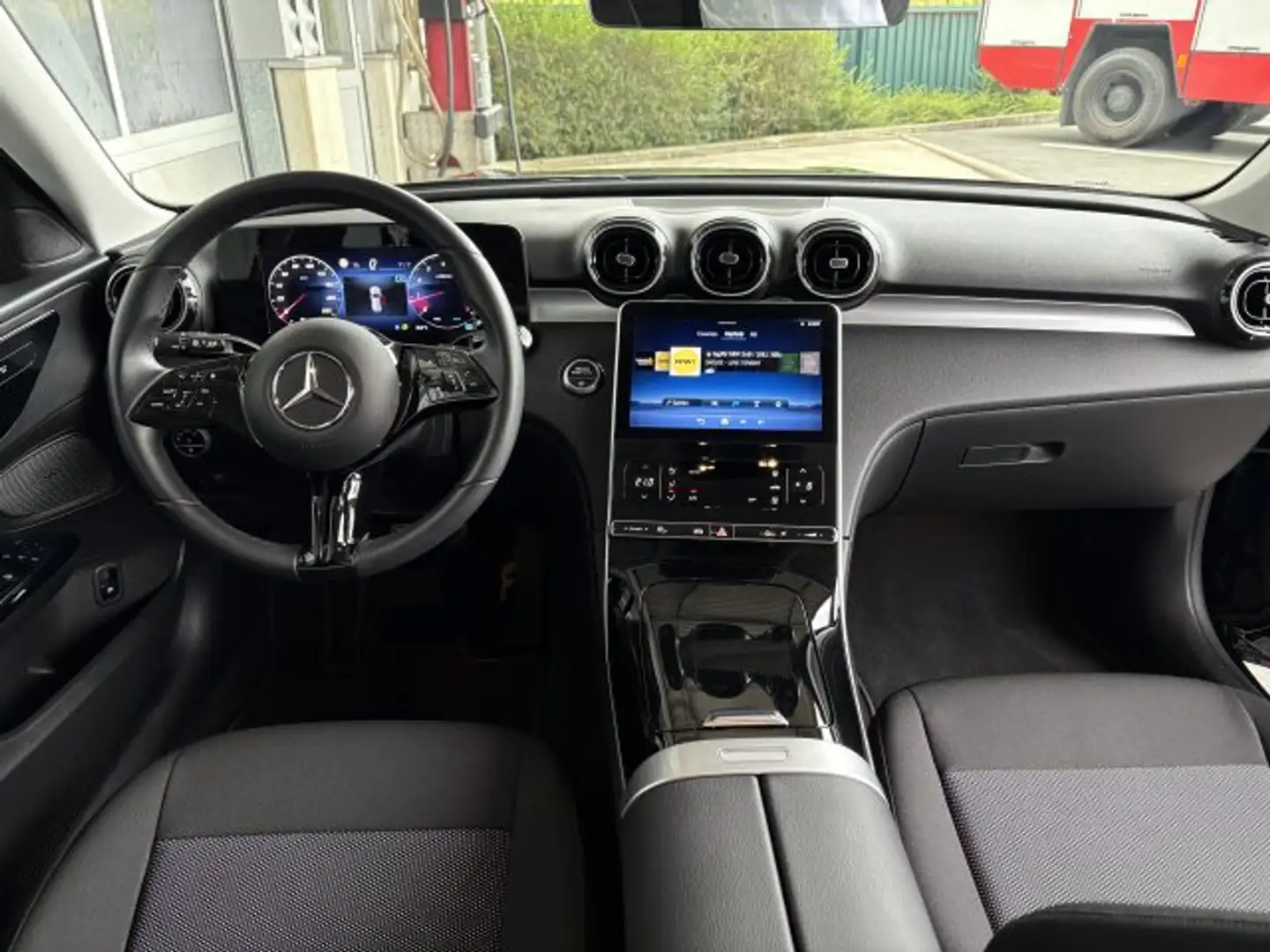 Mercedes-Benz C 180 C 180 T Navi Kamera e.Heckklappe DAB MBUX 18" Schwarz - 2