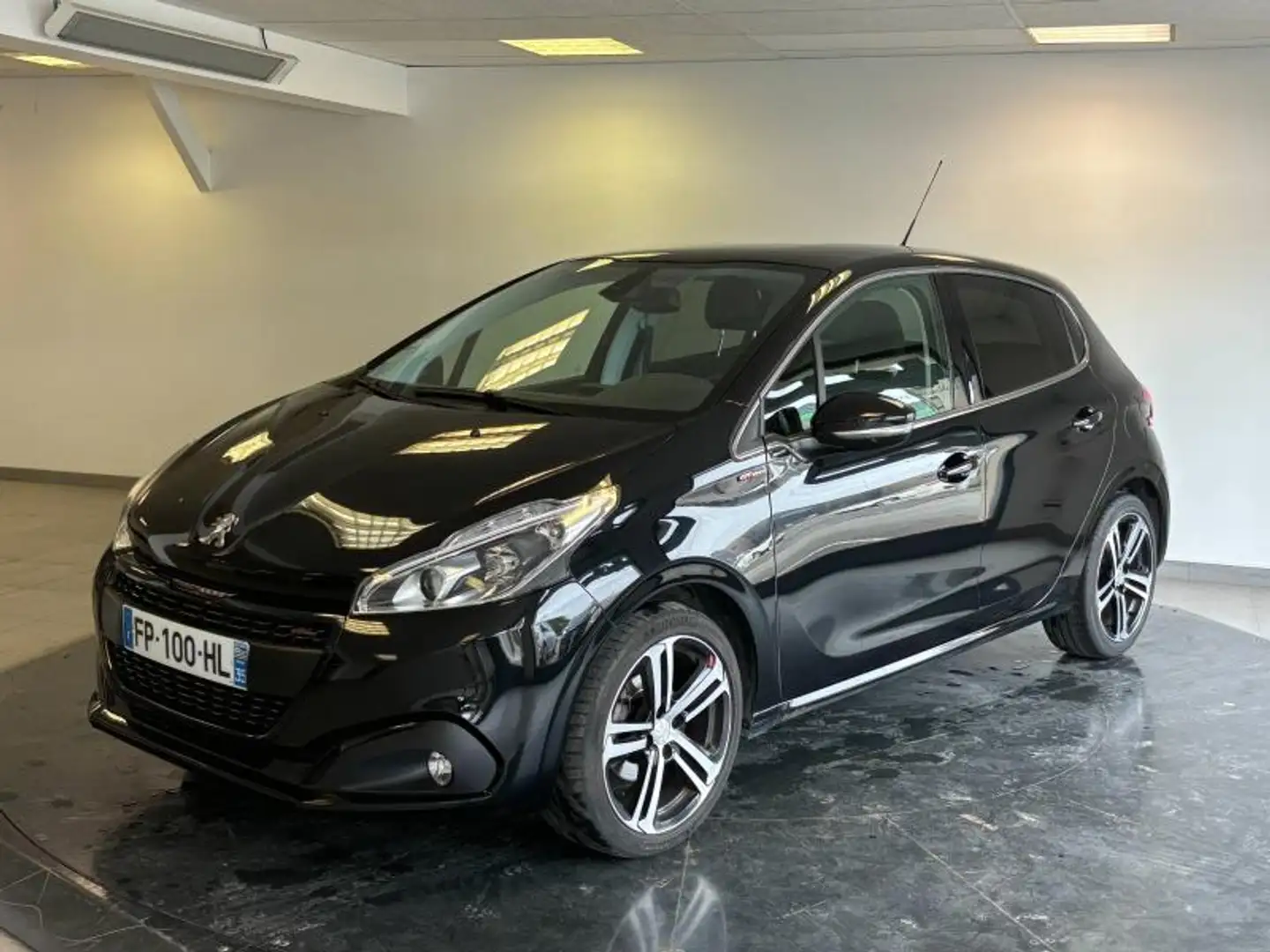 Peugeot 208 1.2 ESSENCE 110ch E6.c GT Line S\u0026S 5p Zwart - 1