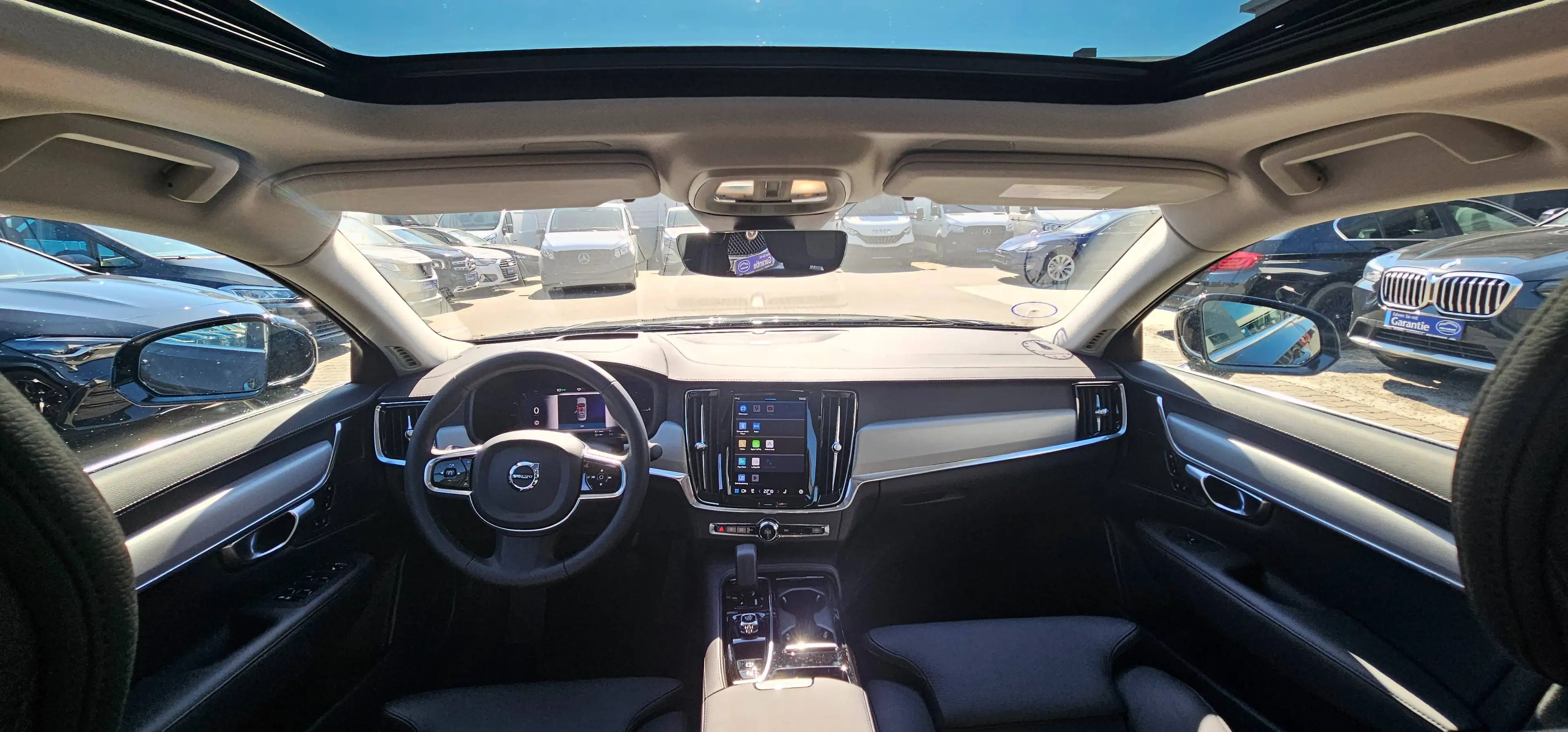 Volvo S90 Ultimate Bright Recharge Plug-In Hybrid AWD — photo 9