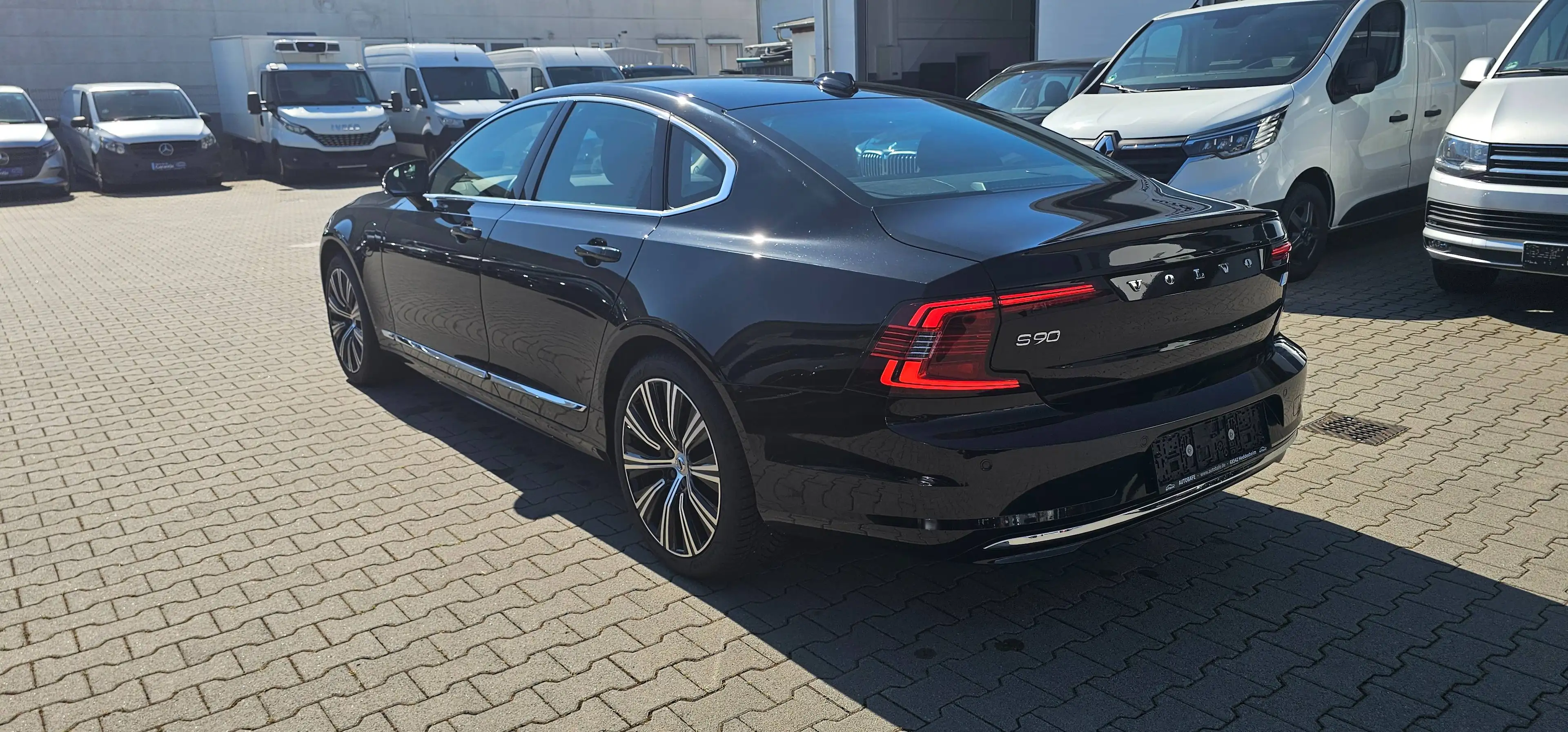 Volvo S90 Ultimate Bright Recharge Plug-In Hybrid AWD — photo 6
