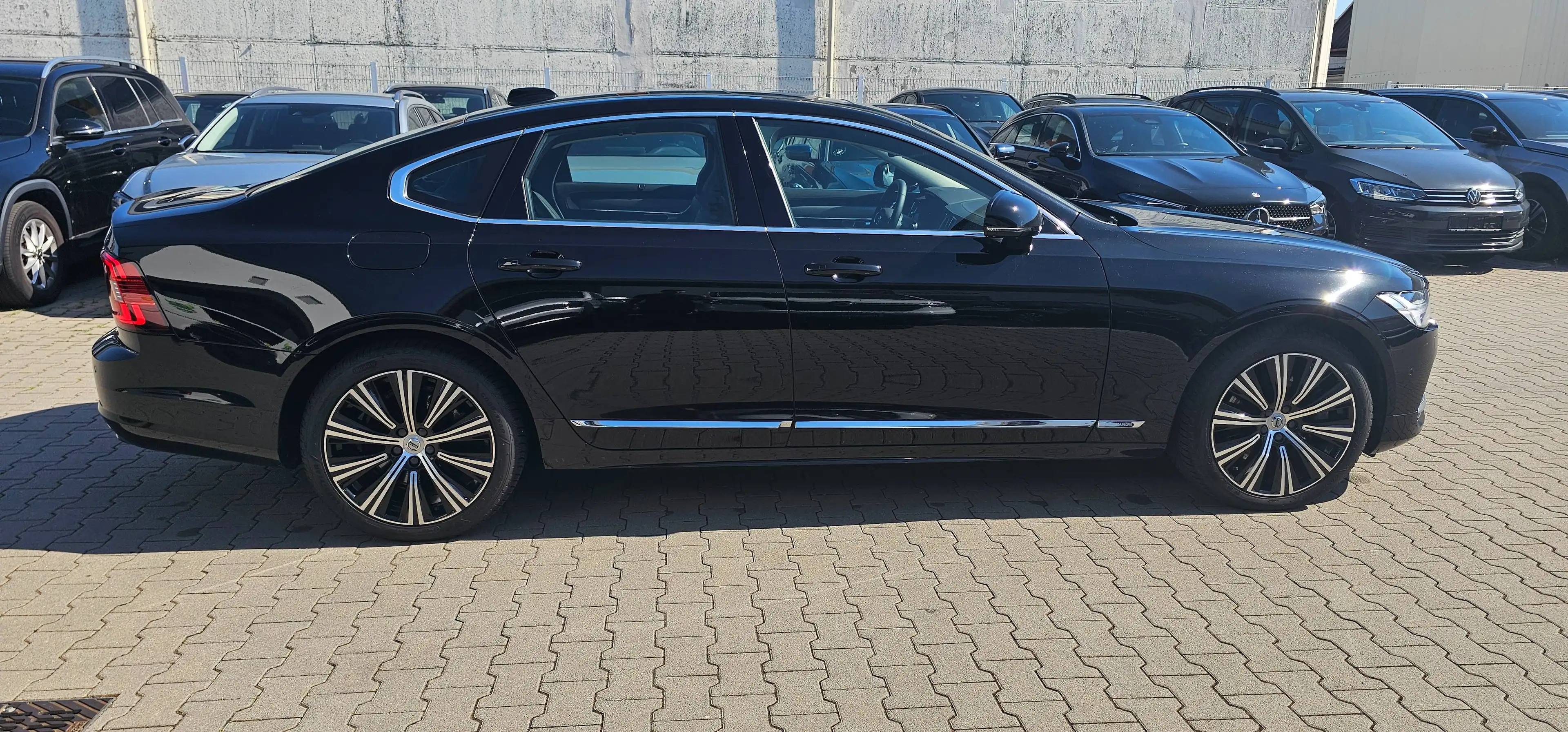 Volvo S90 Ultimate Bright Recharge Plug-In Hybrid AWD — photo 8