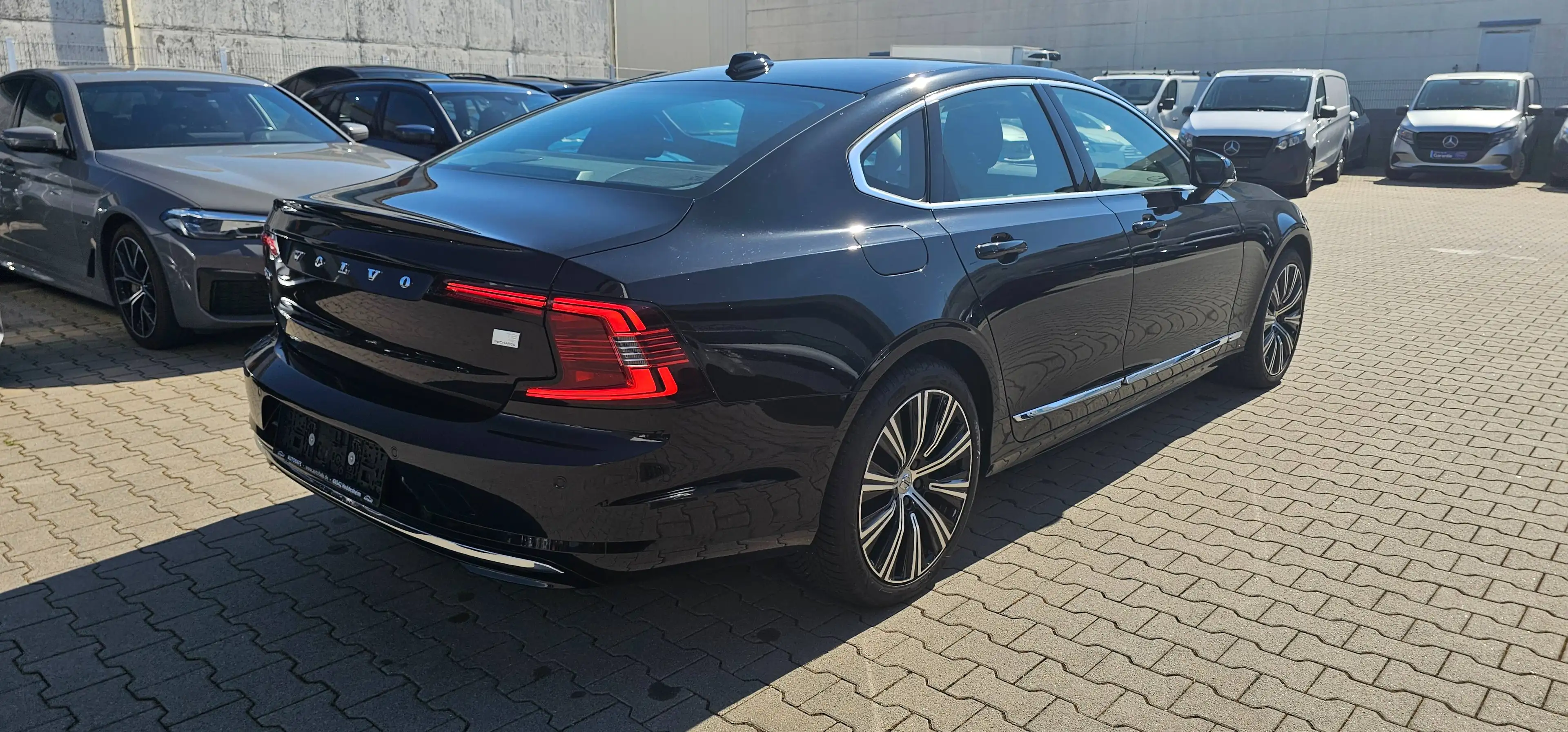 Volvo S90 Ultimate Bright Recharge Plug-In Hybrid AWD — photo 4