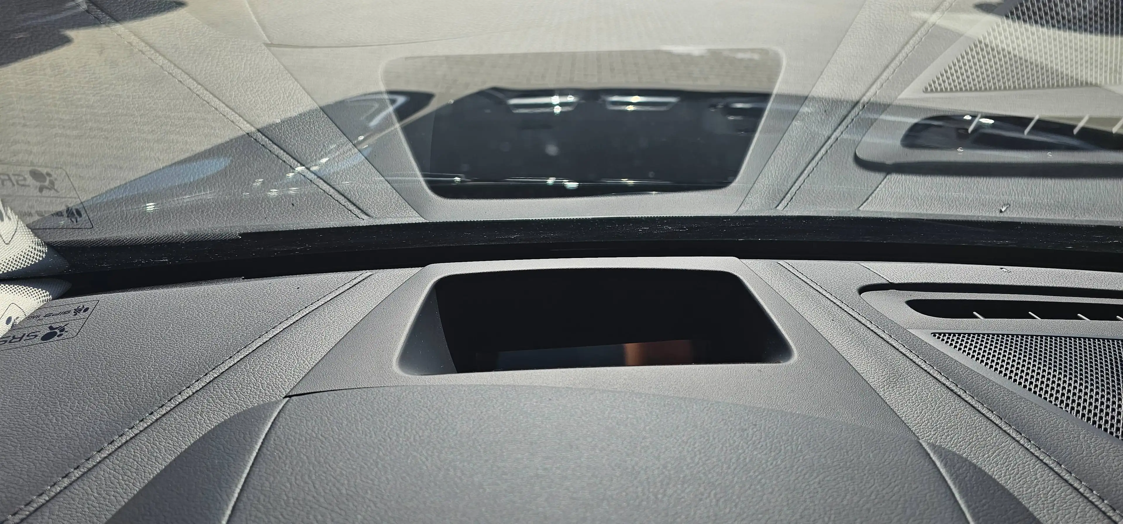 Volvo S90 Ultimate Bright Recharge Plug-In Hybrid AWD — photo 13