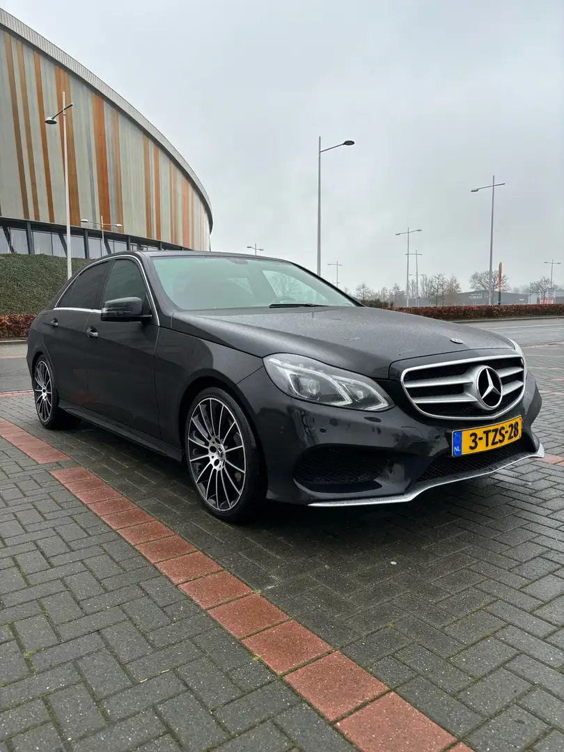 Mercedes-Benz E 300 300 BT.HY. Ed. Sport crna - 2