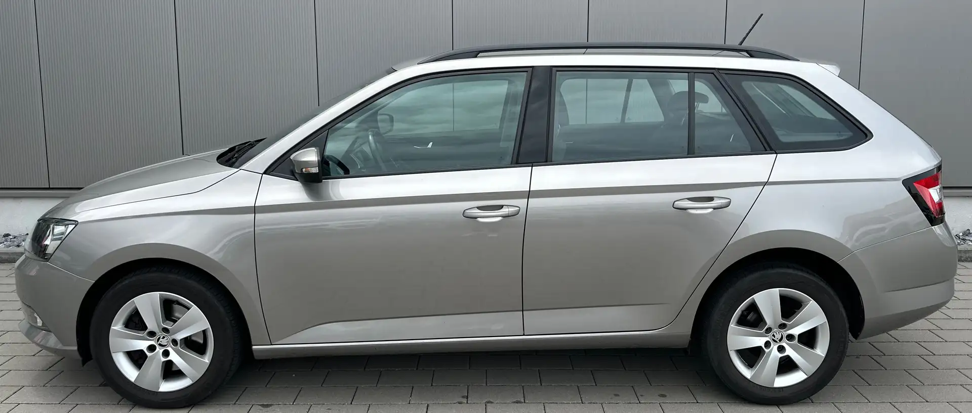 Skoda Fabia Ambition/1.Hand/Scheckheftgepflegt/Klima/SHZ/ Beige - 2