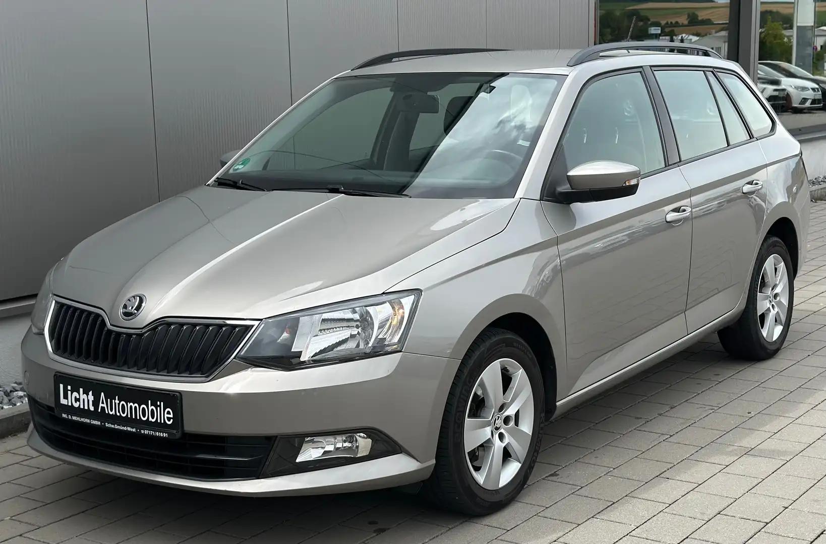 Skoda Fabia Ambition/1.Hand/Scheckheftgepflegt/Klima/SHZ/ Beige - 1
