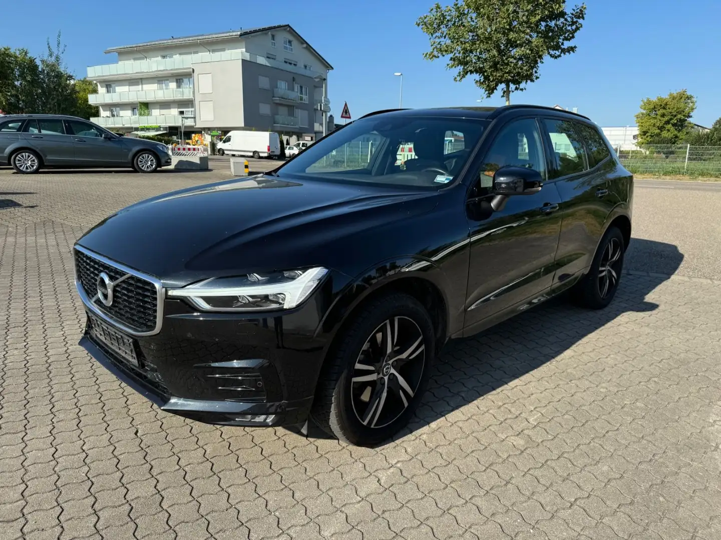 Volvo XC60 R Design AWD AHK Schwarz - 1